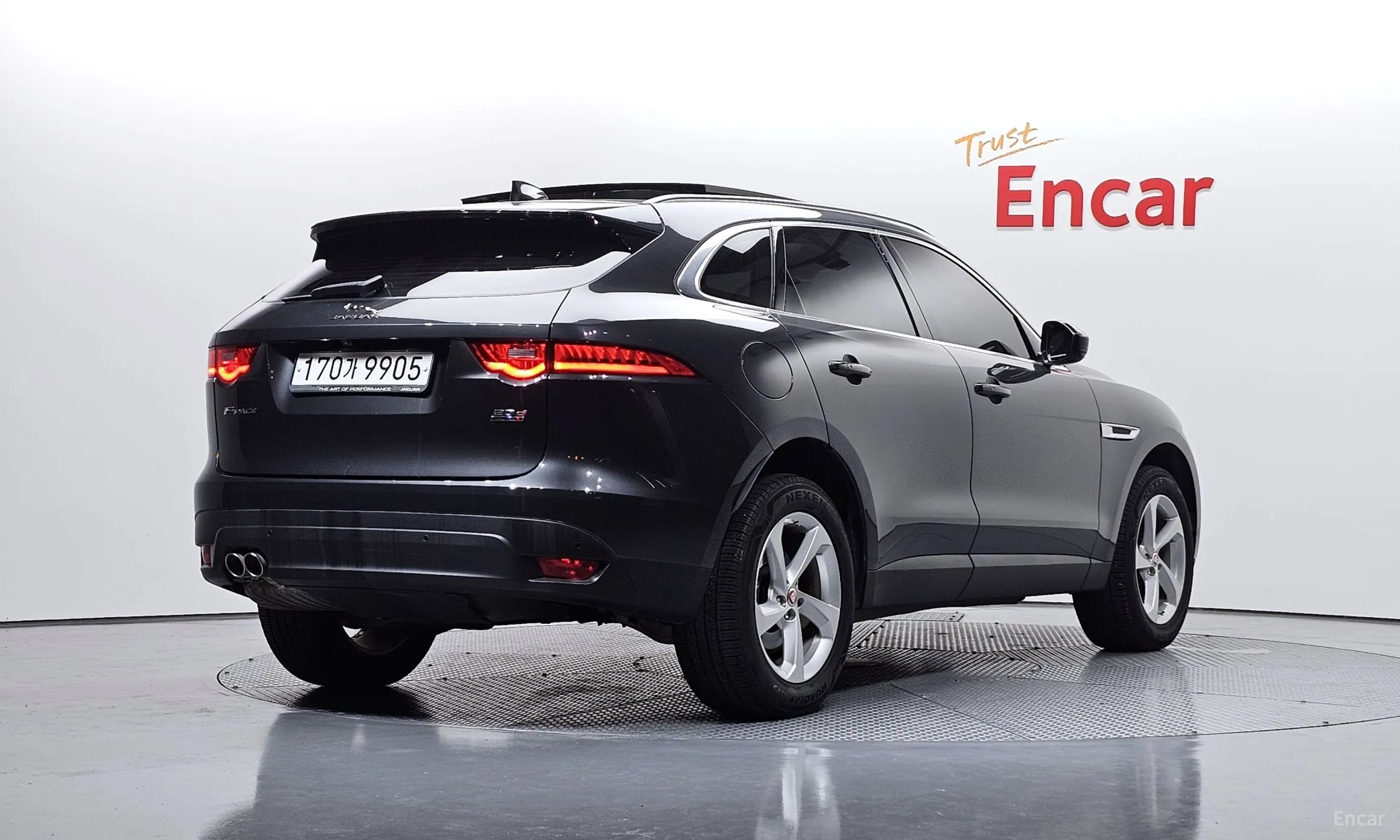 Jaguar F-PACE