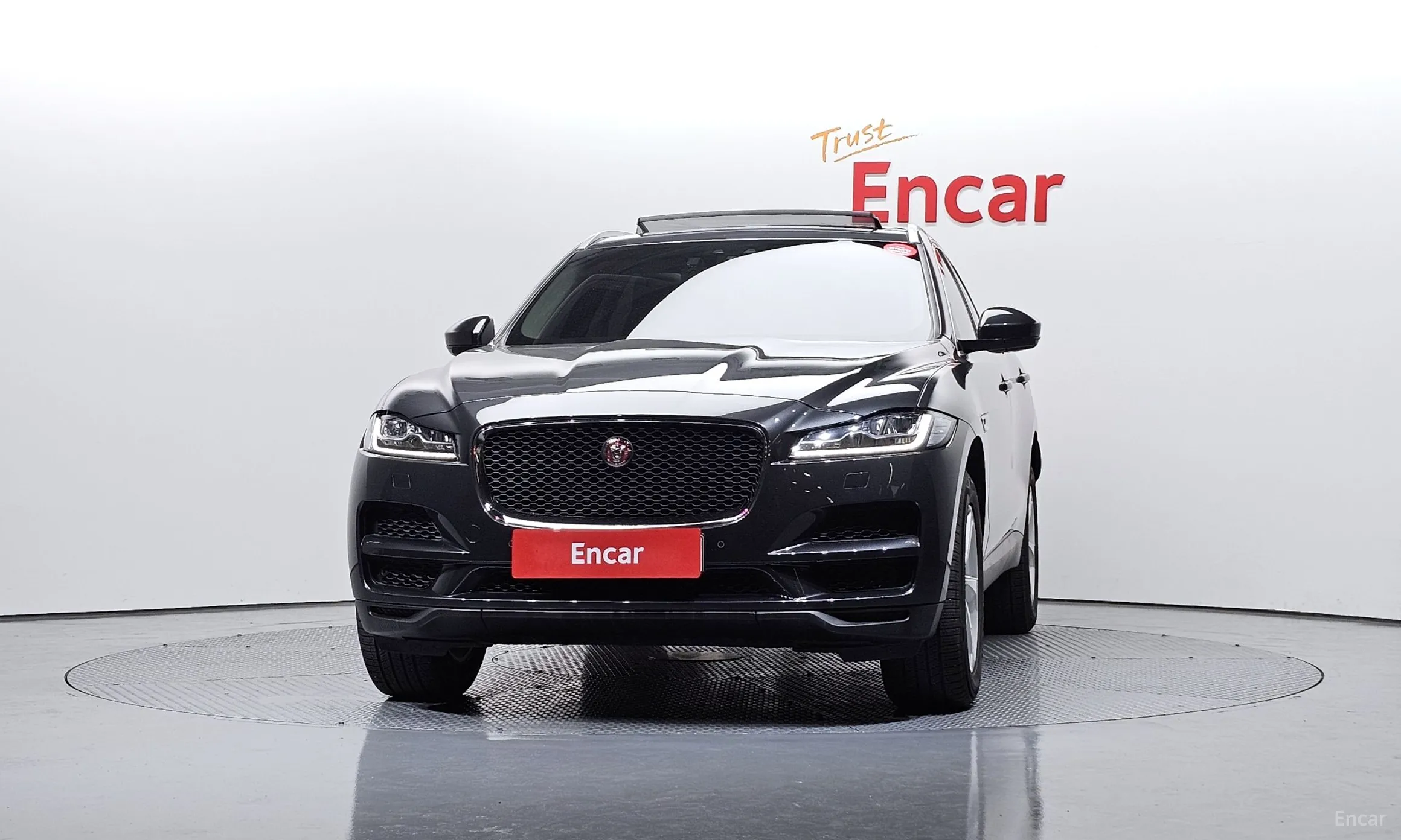 Jaguar F-PACE превью 3
