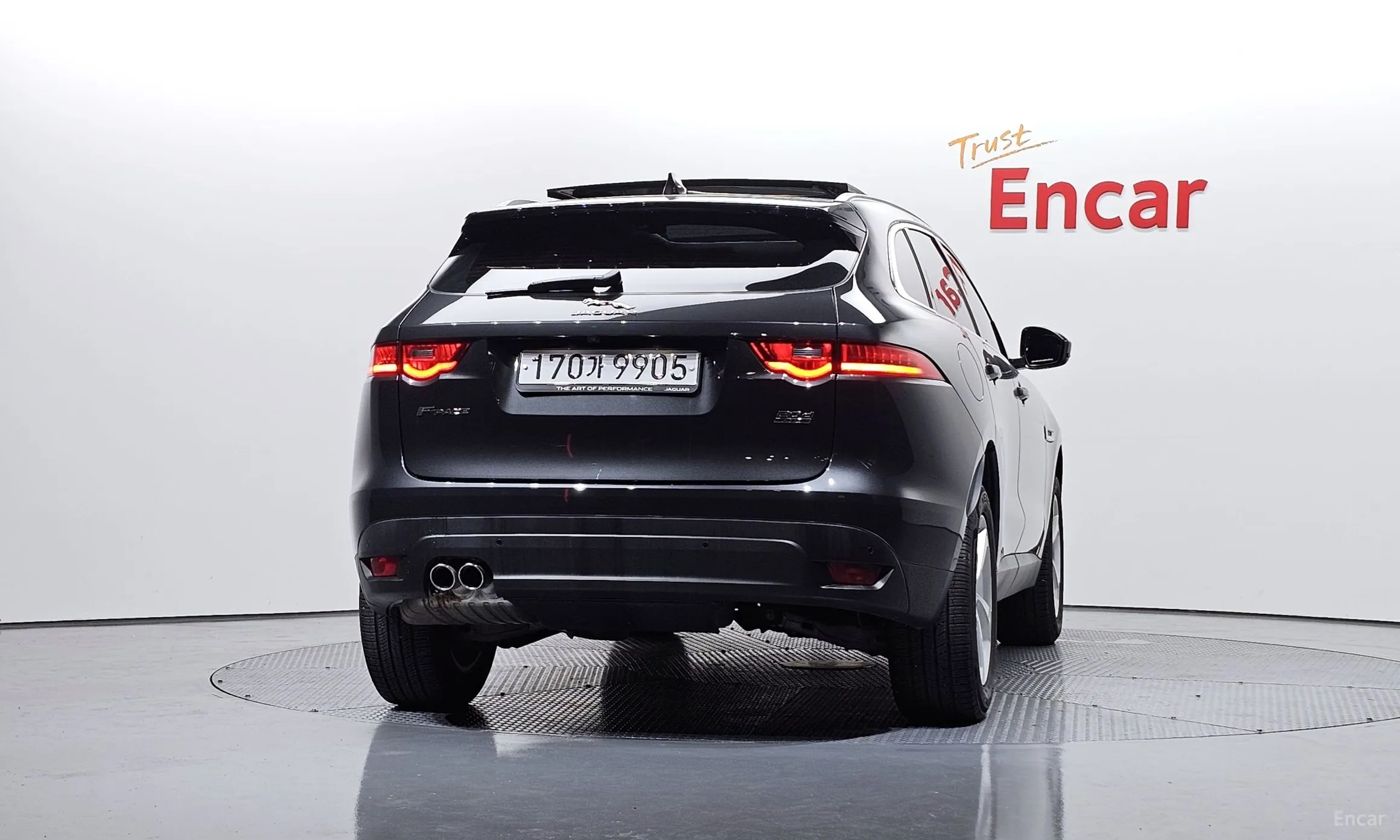 Jaguar F-PACE превью 4