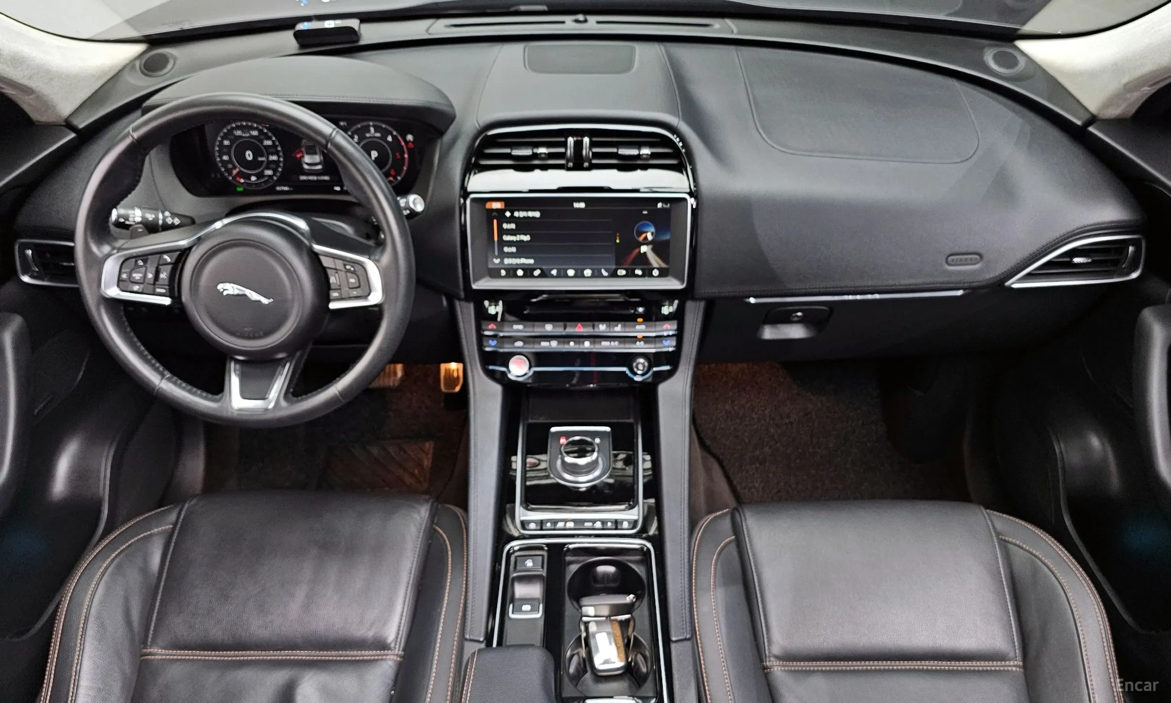 Jaguar F-PACE превью 7