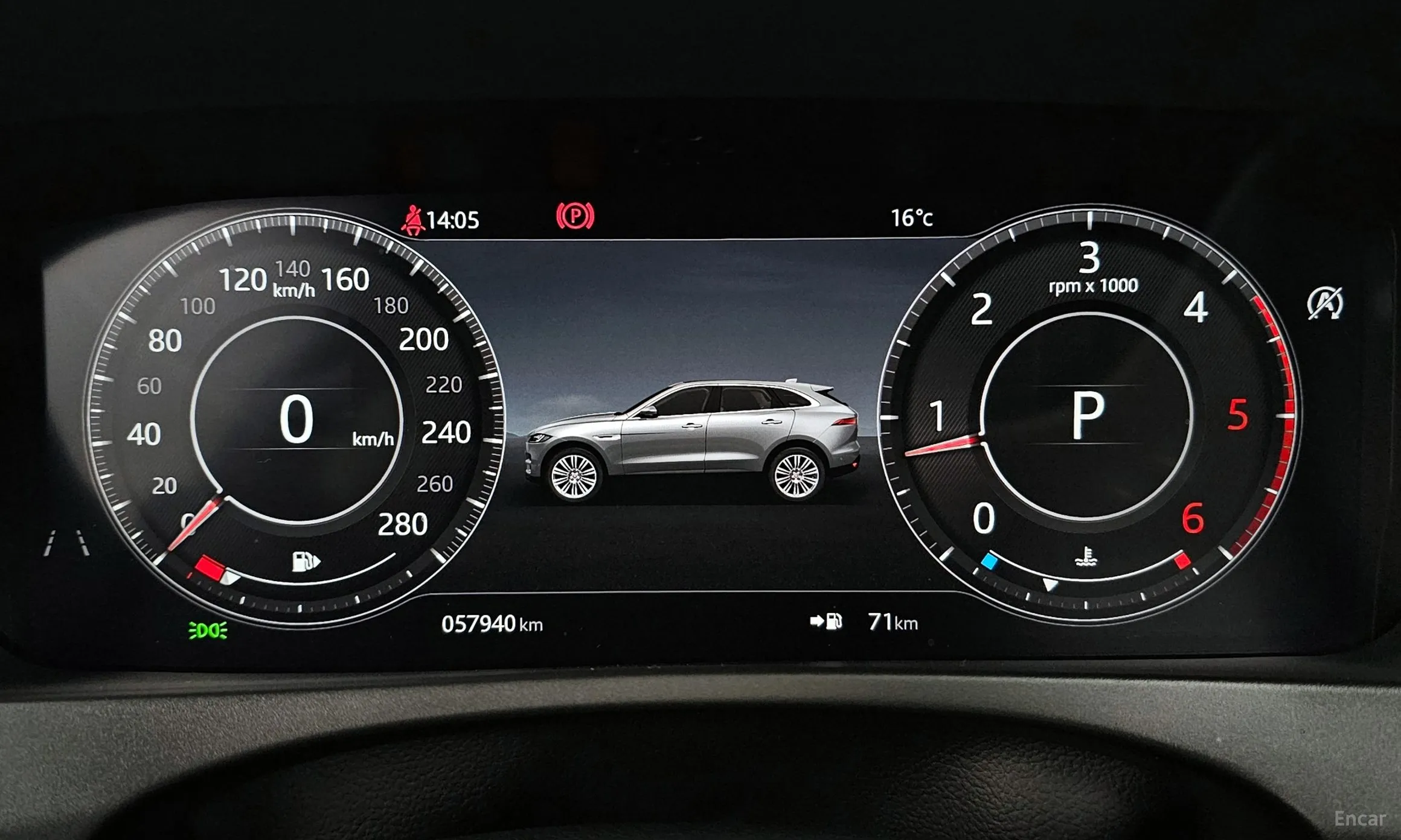 Jaguar F-PACE превью 8