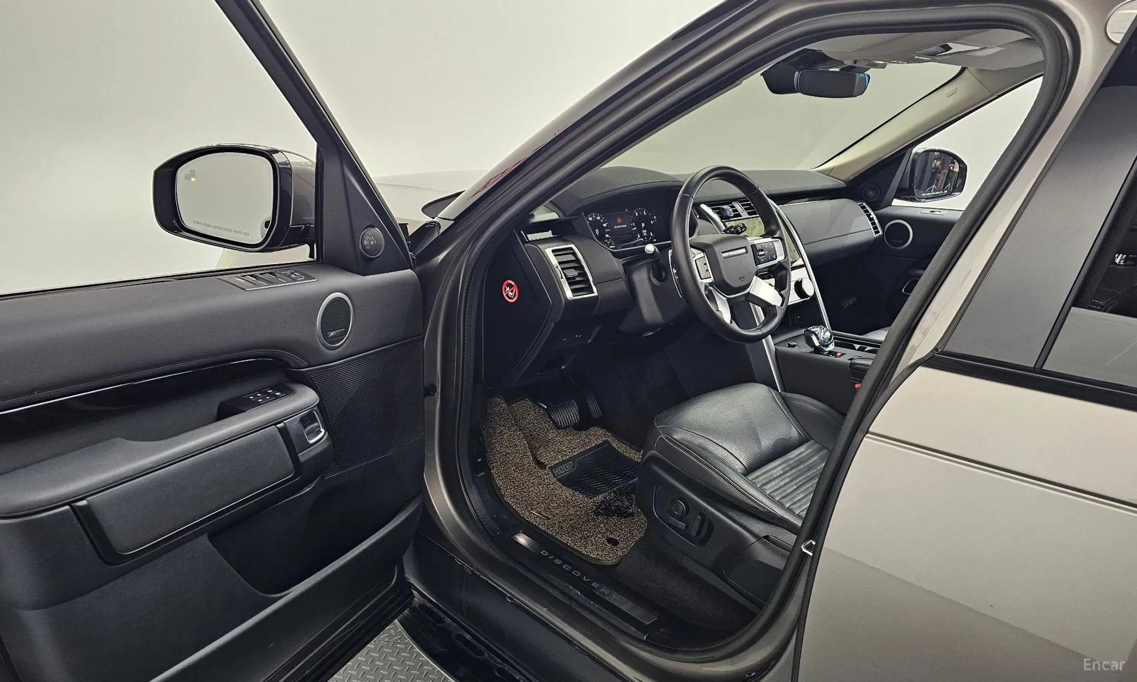 Land Rover Discovery 5 превью 10