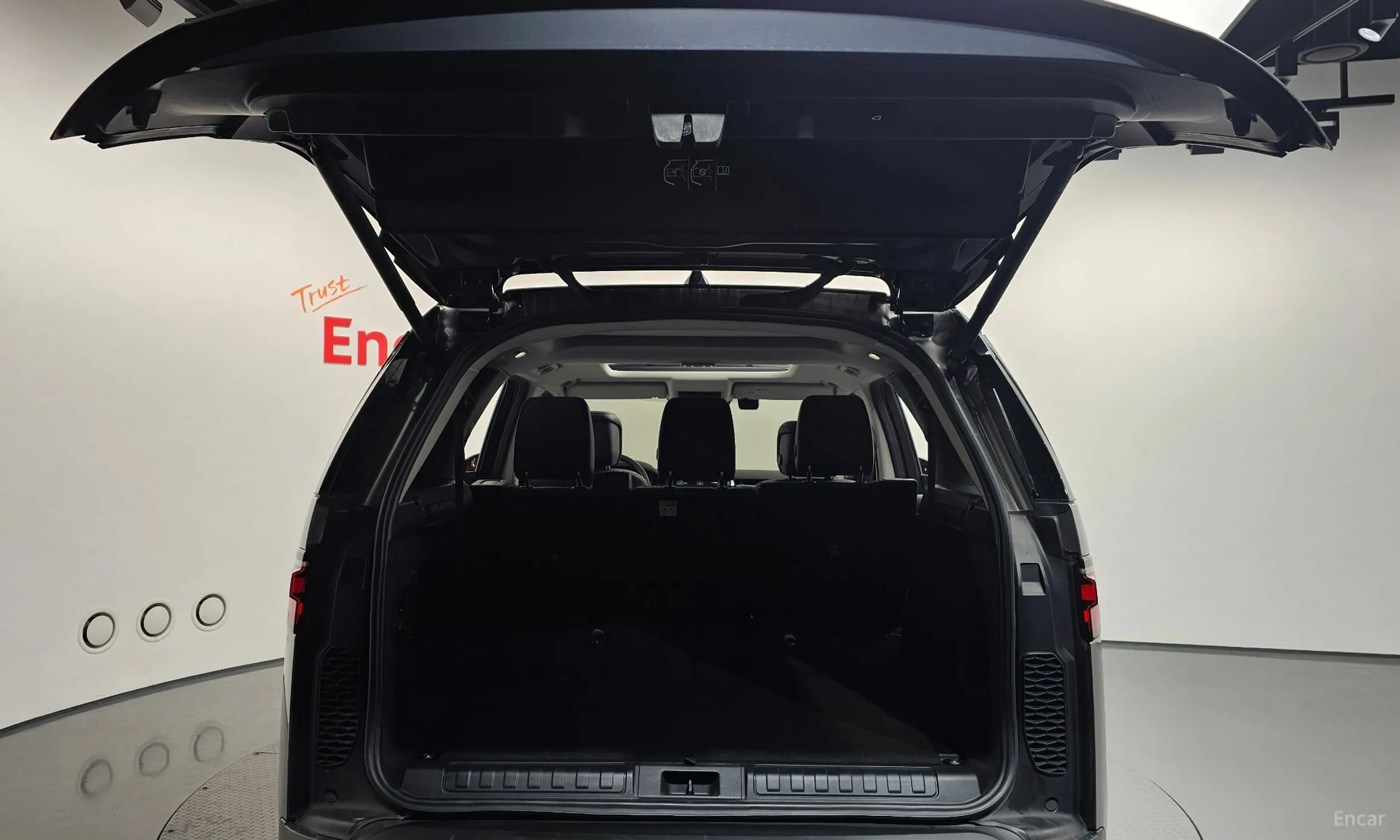 Land Rover Discovery 5 превью 20