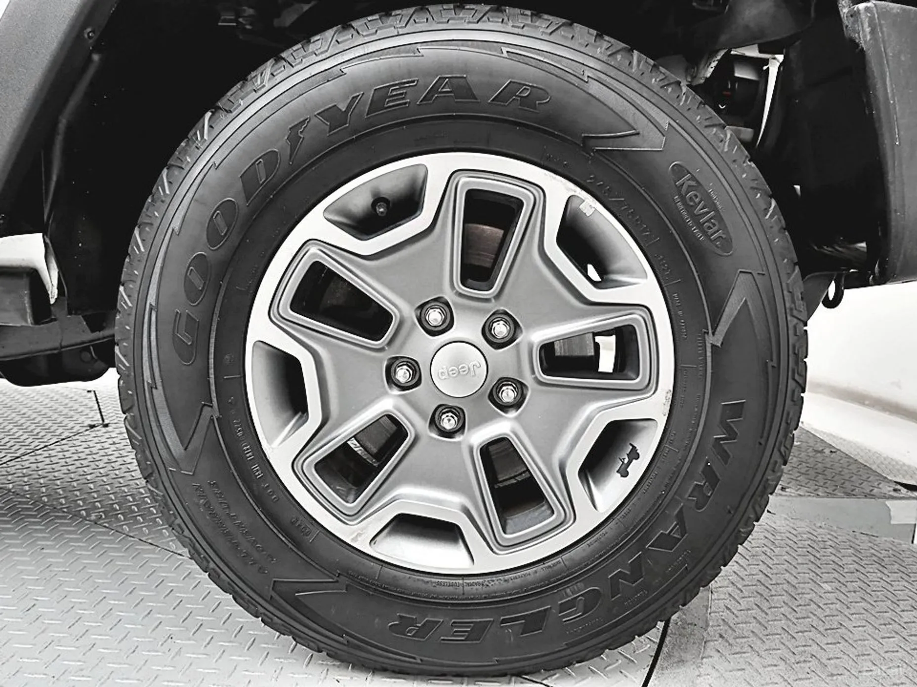 Jeep Wrangler (JK) превью 17