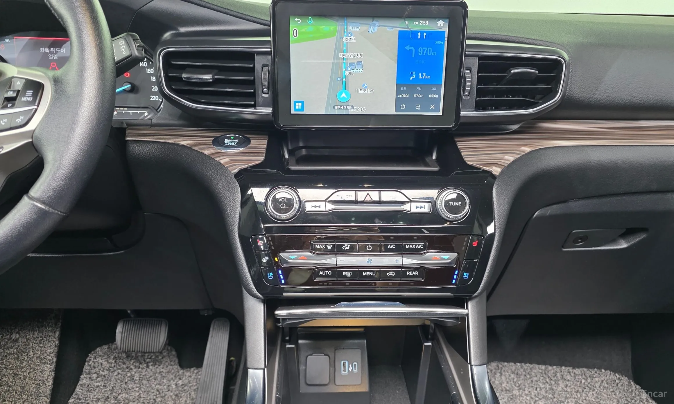 Ford Explorer 6th Generation превью 19
