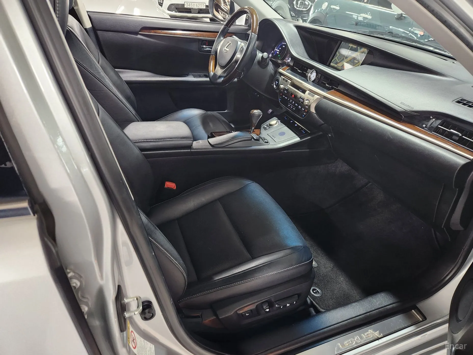 Lexus New ES300h превью 10