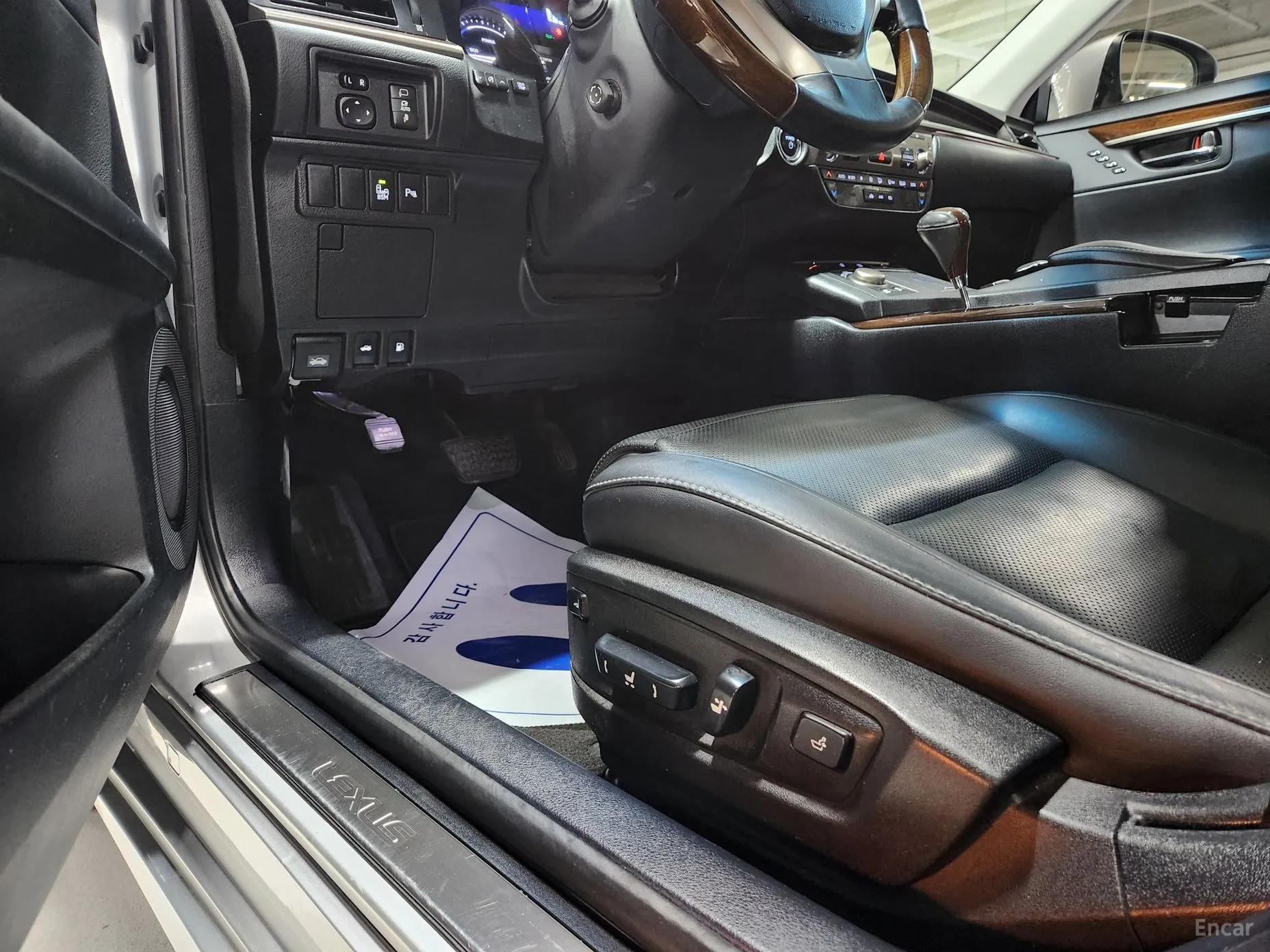 Lexus New ES300h превью 20