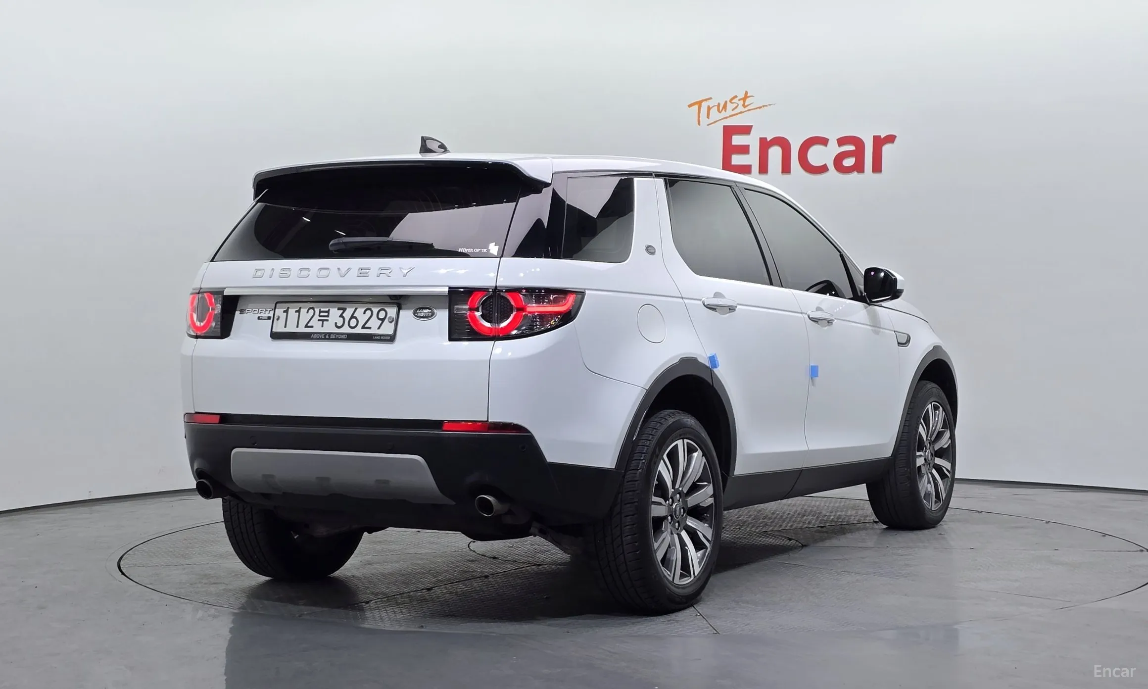 Land Rover Discovery Sports превью 2