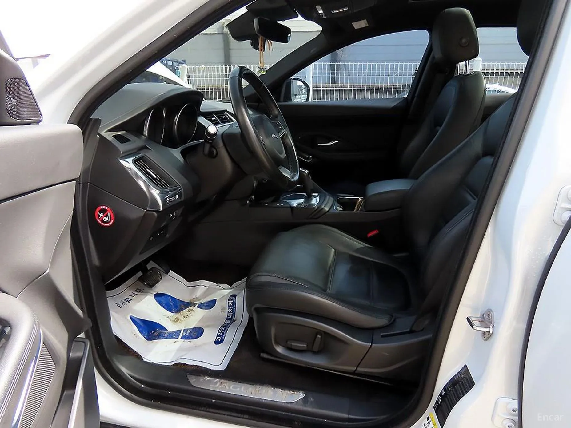 Jaguar E-PACE превью 5