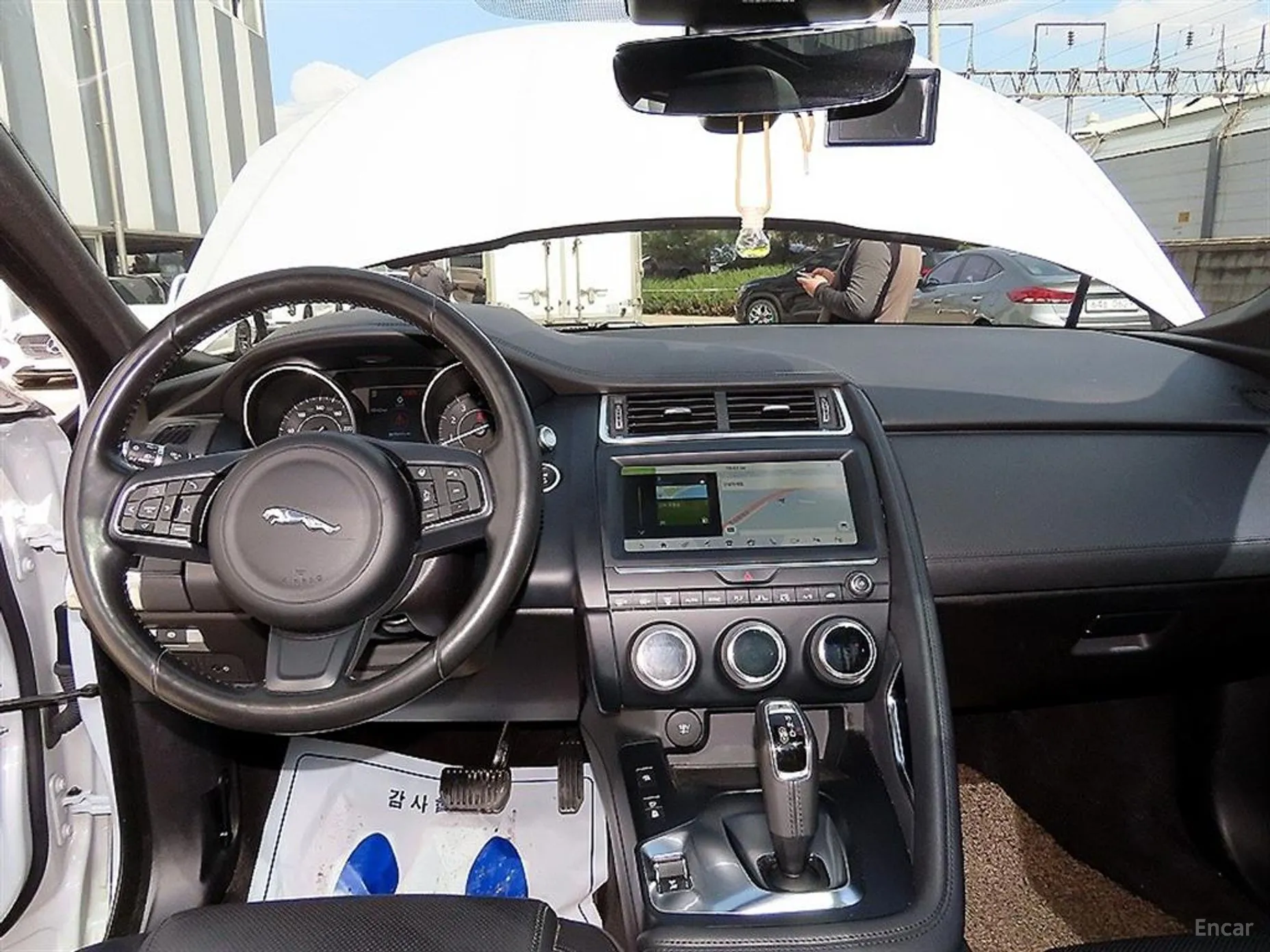 Jaguar E-PACE превью 7