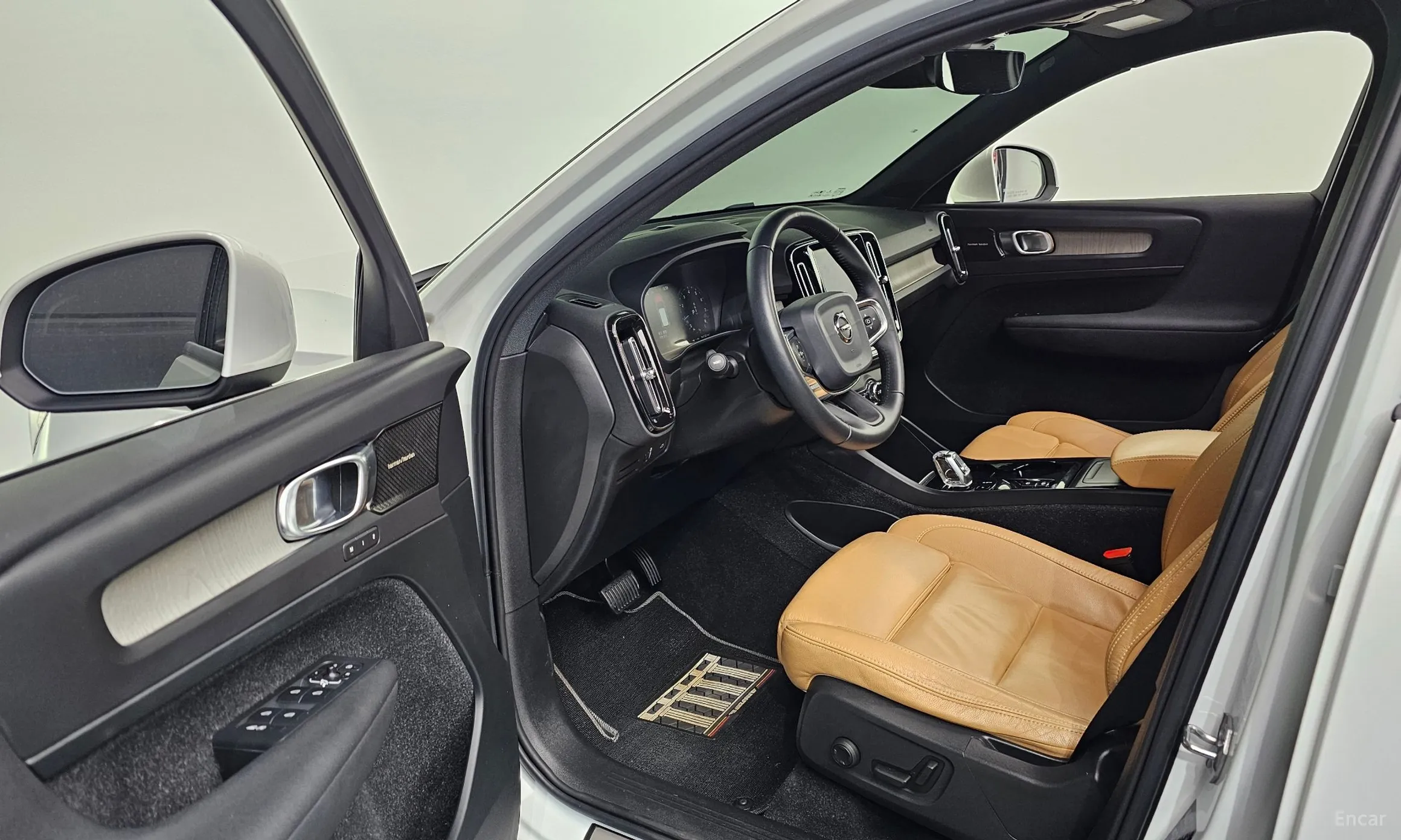 Volvo XC40 превью 10