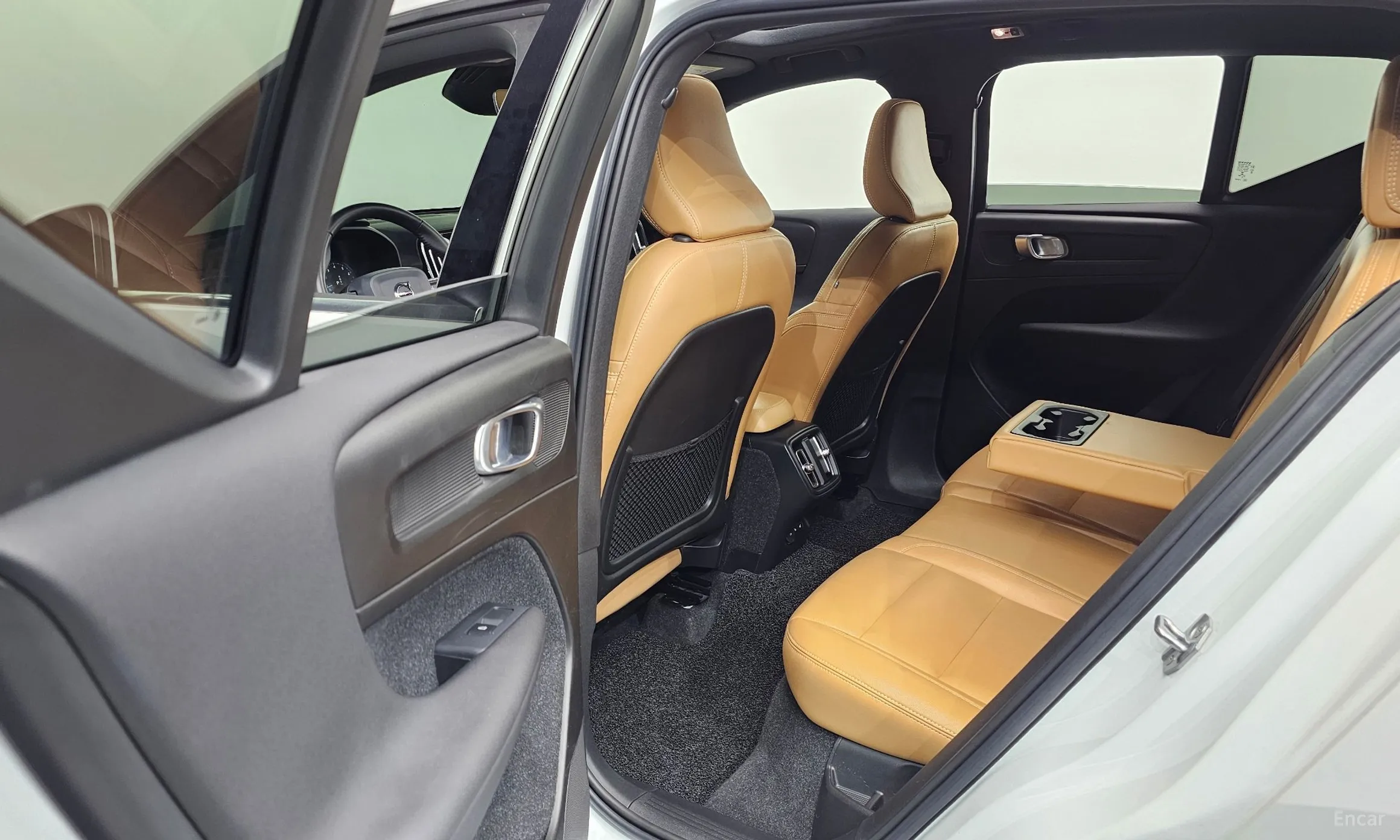 Volvo XC40 превью 11