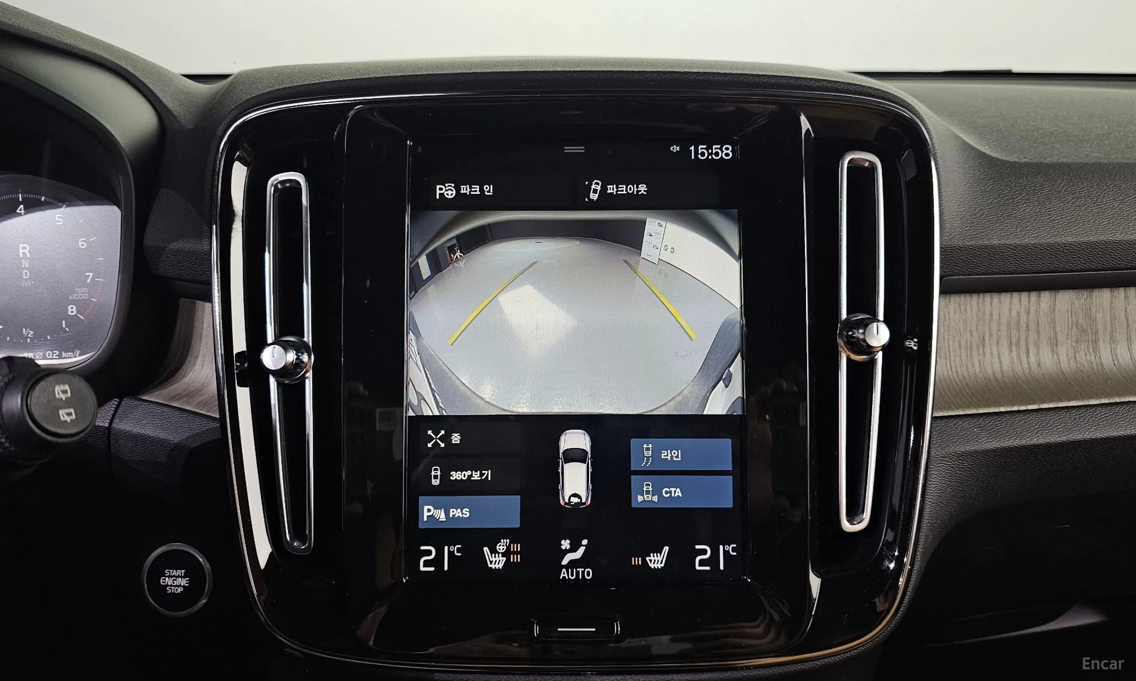 Volvo XC40 превью 16