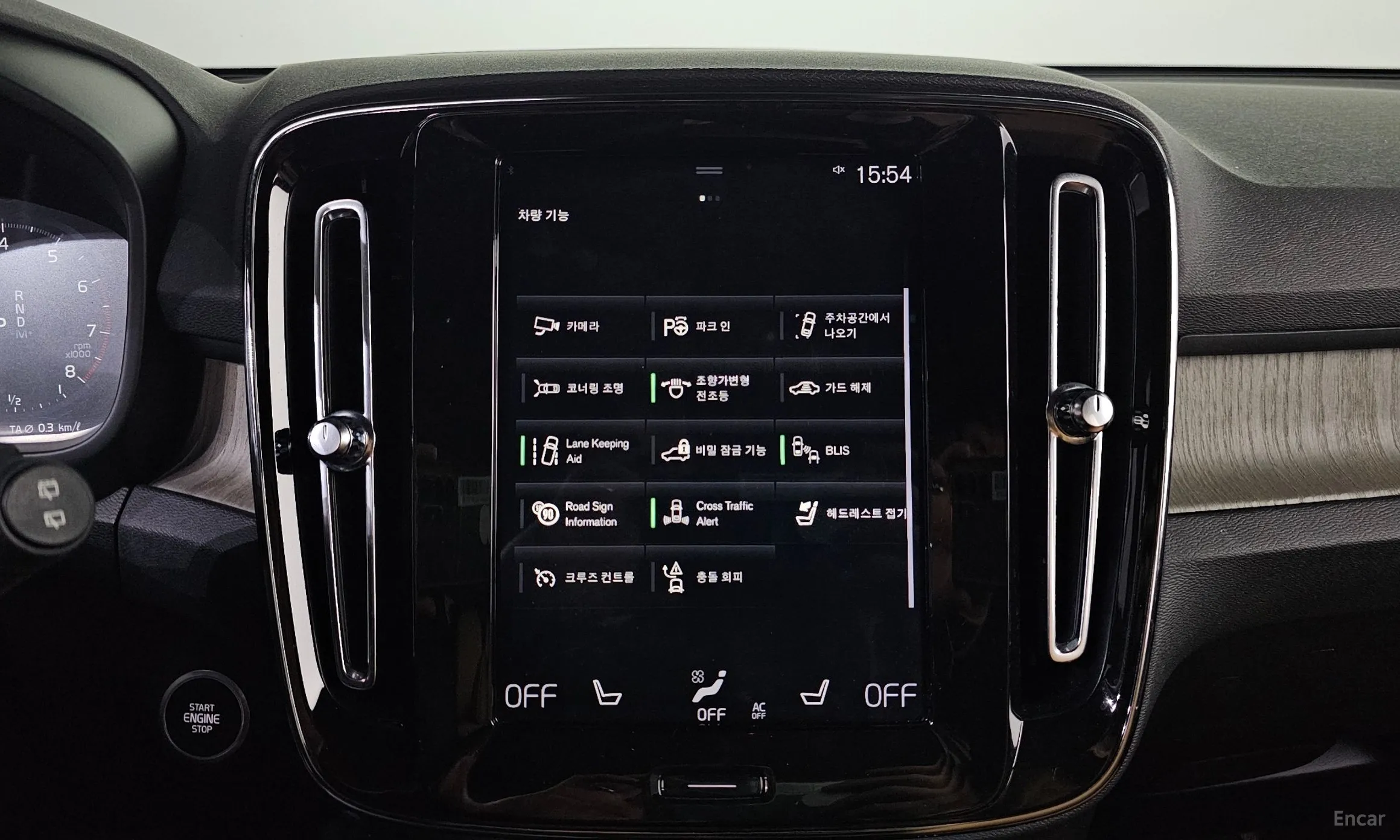 Volvo XC40 превью 17