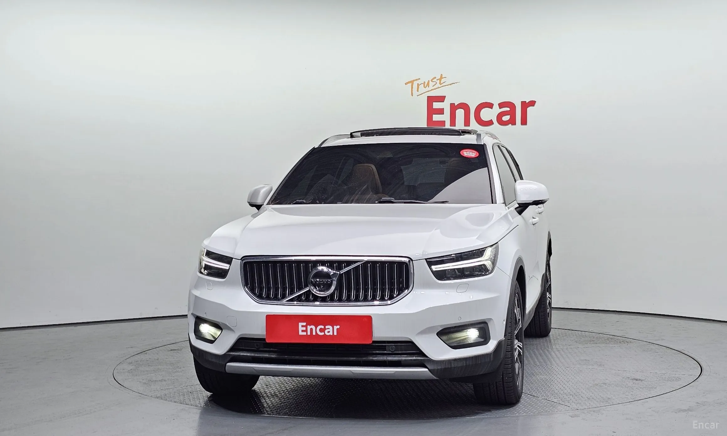 Volvo XC40 превью 3