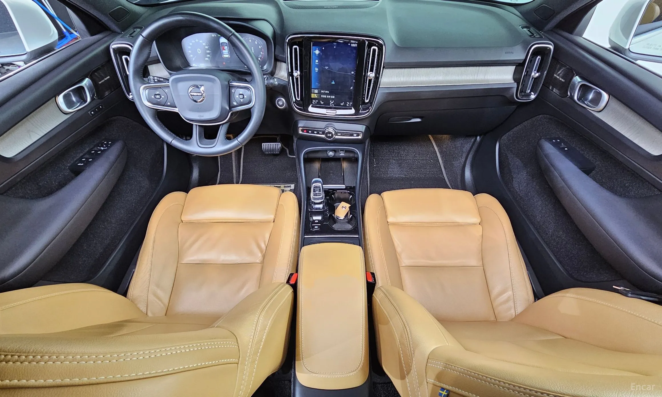 Volvo XC40 превью 7