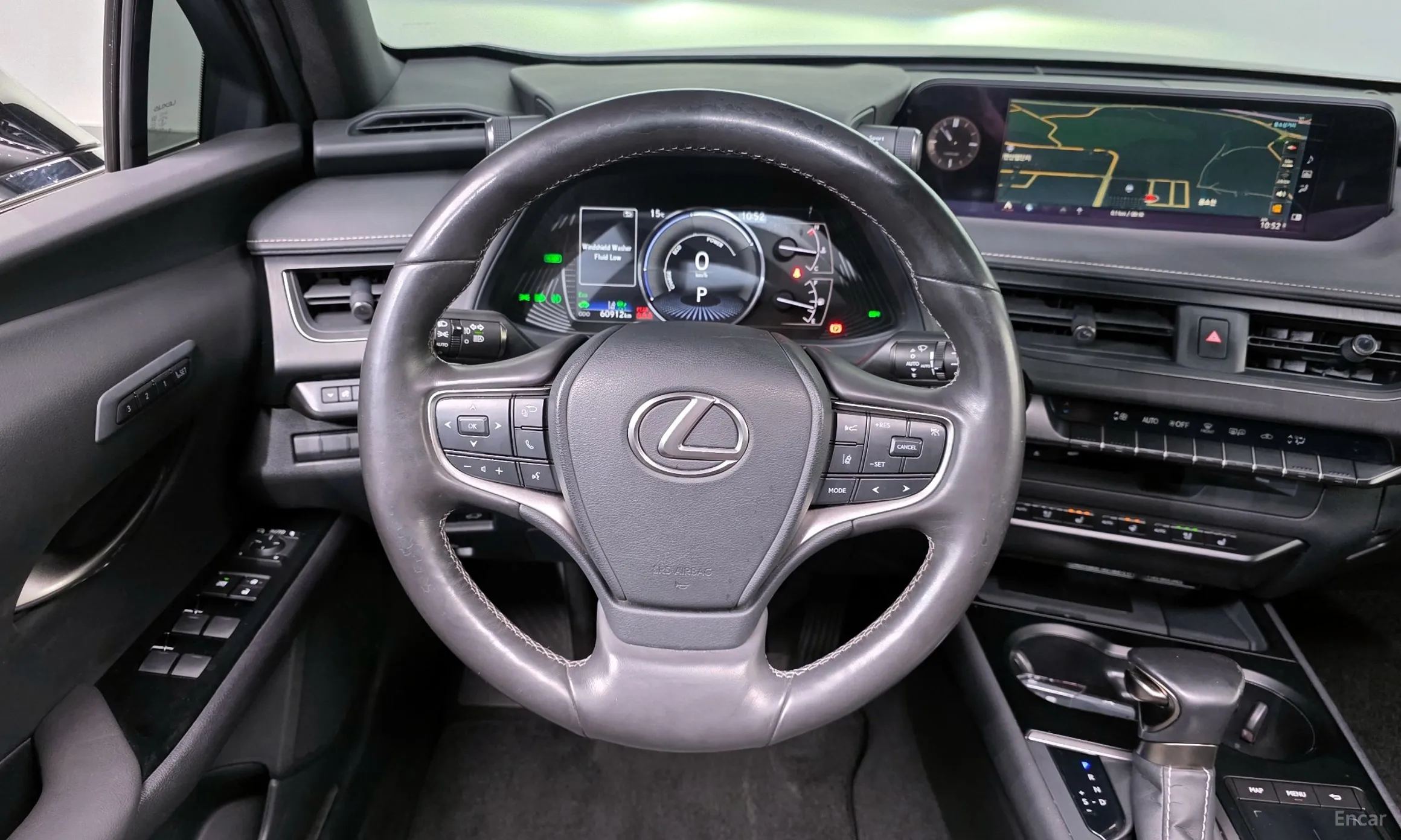 Lexus UX250h превью 13