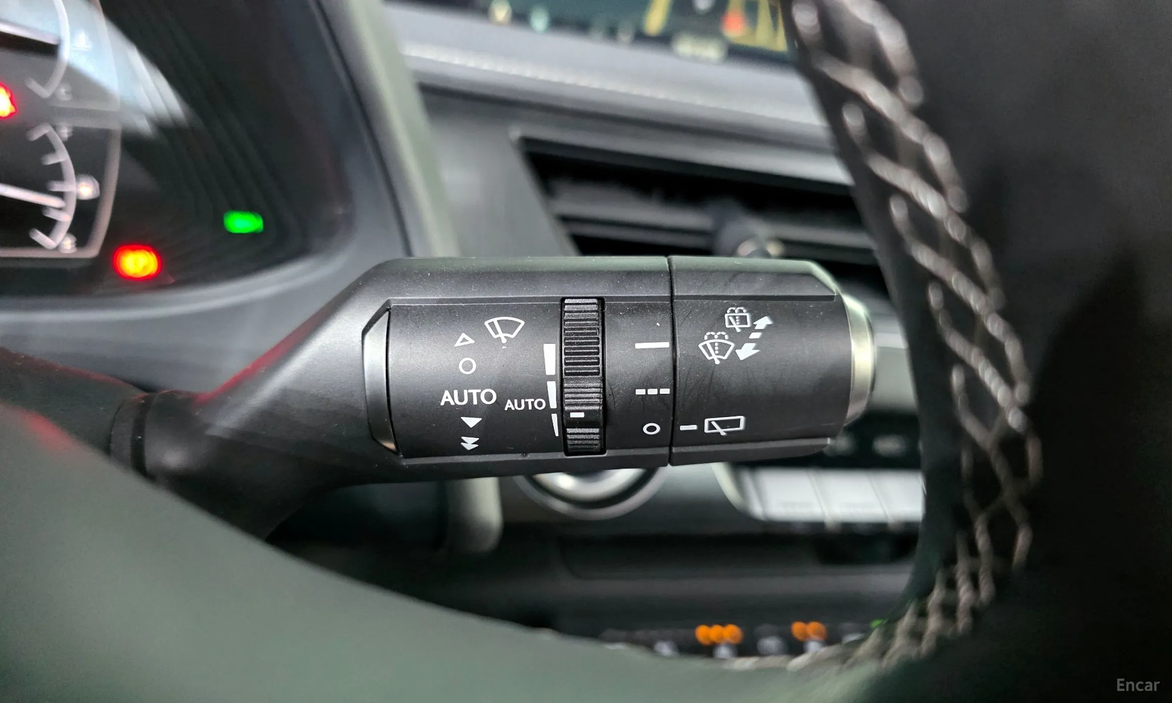 Lexus UX250h превью 18