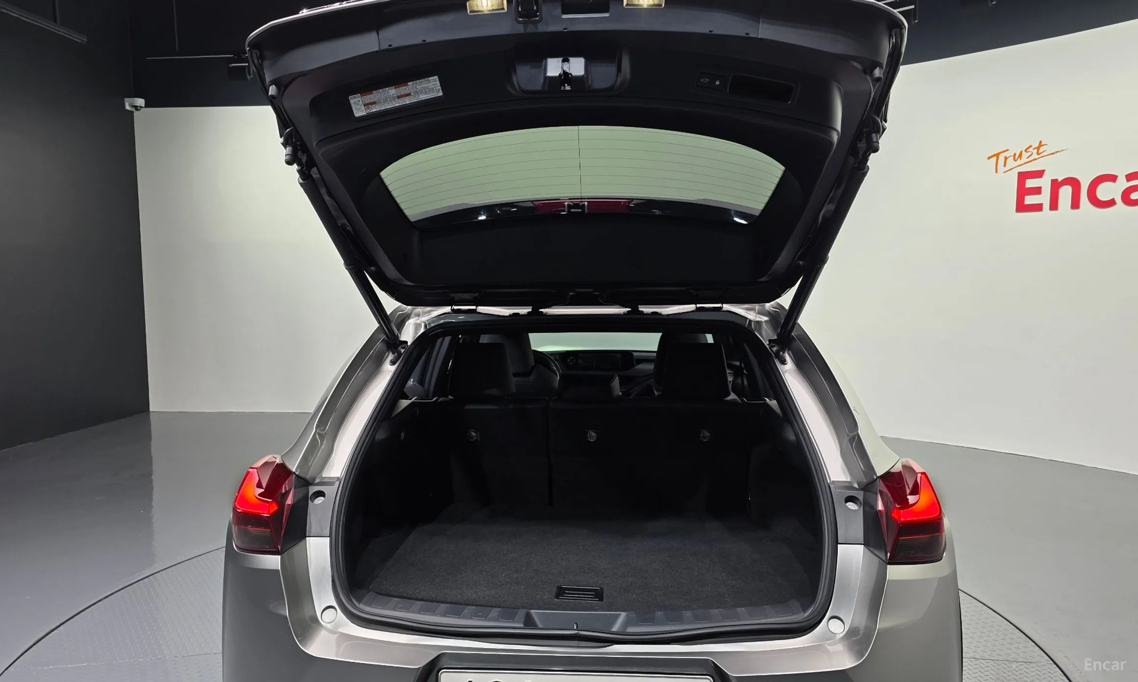 Lexus UX250h превью 20