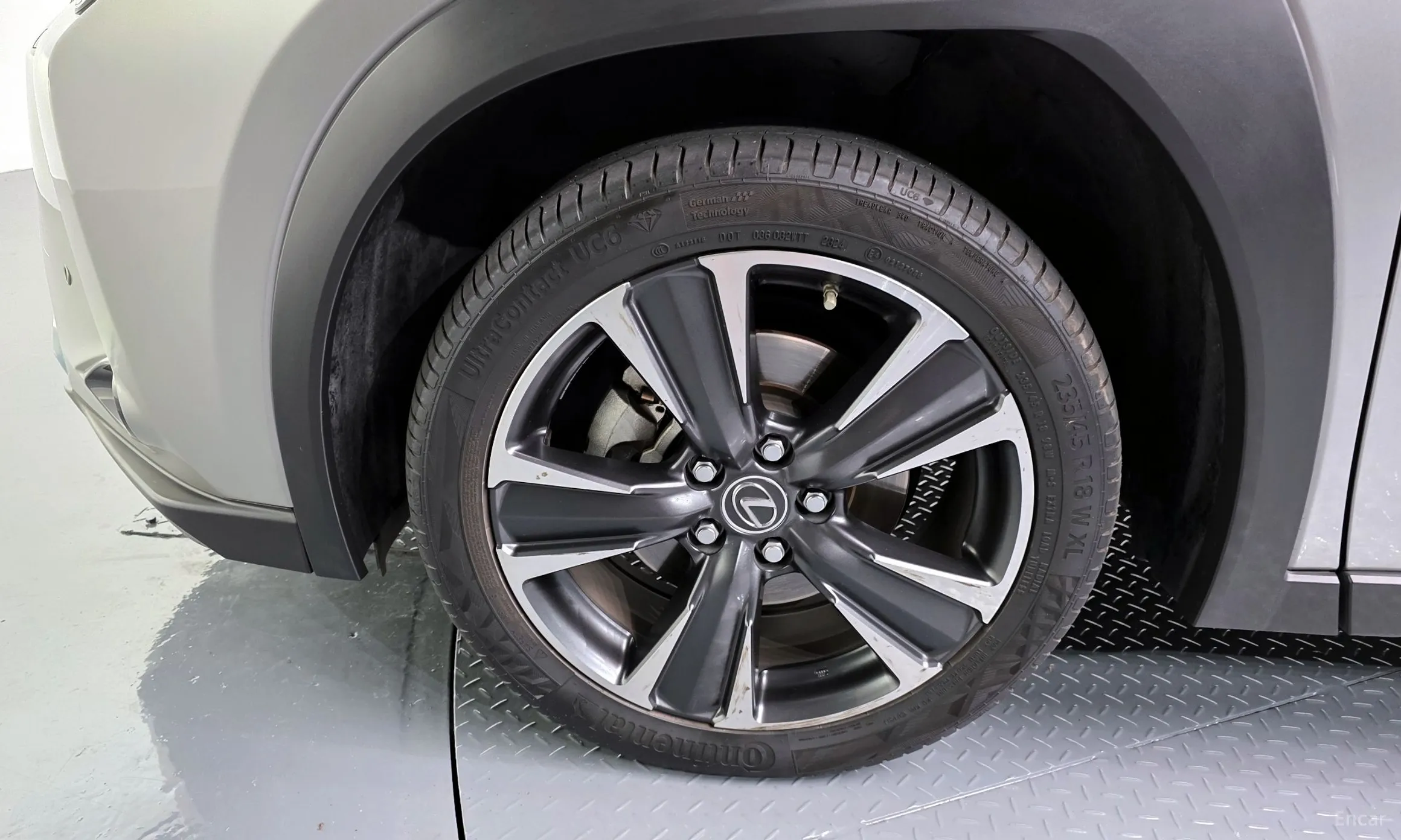 Lexus UX250h превью 5