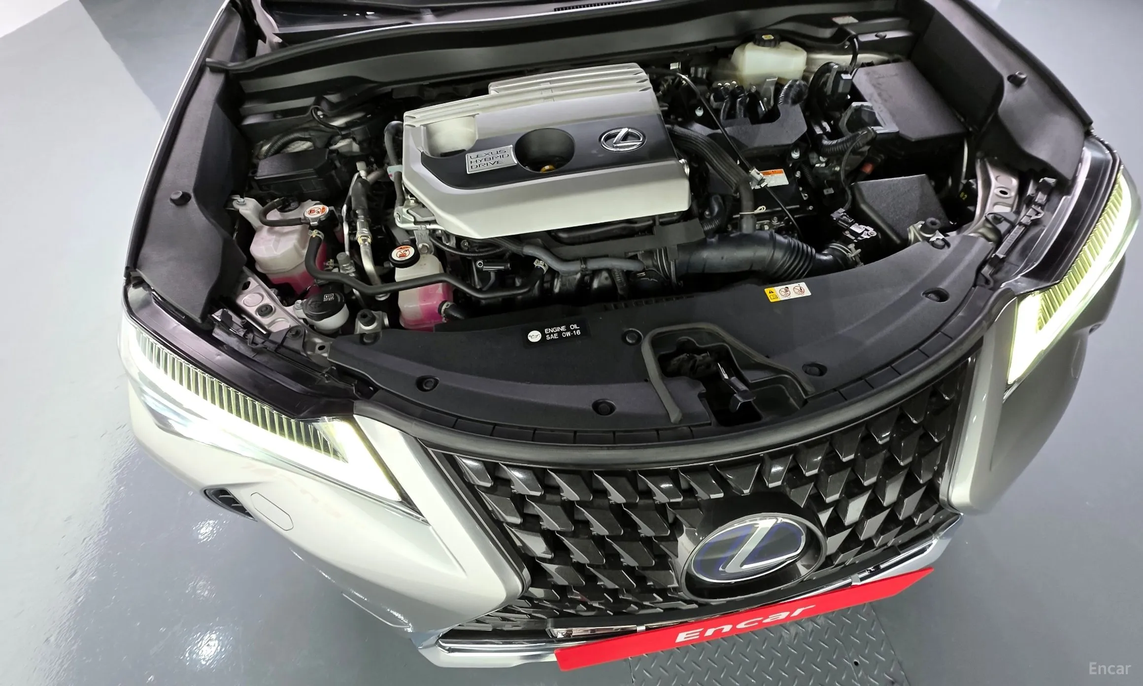 Lexus UX250h превью 6
