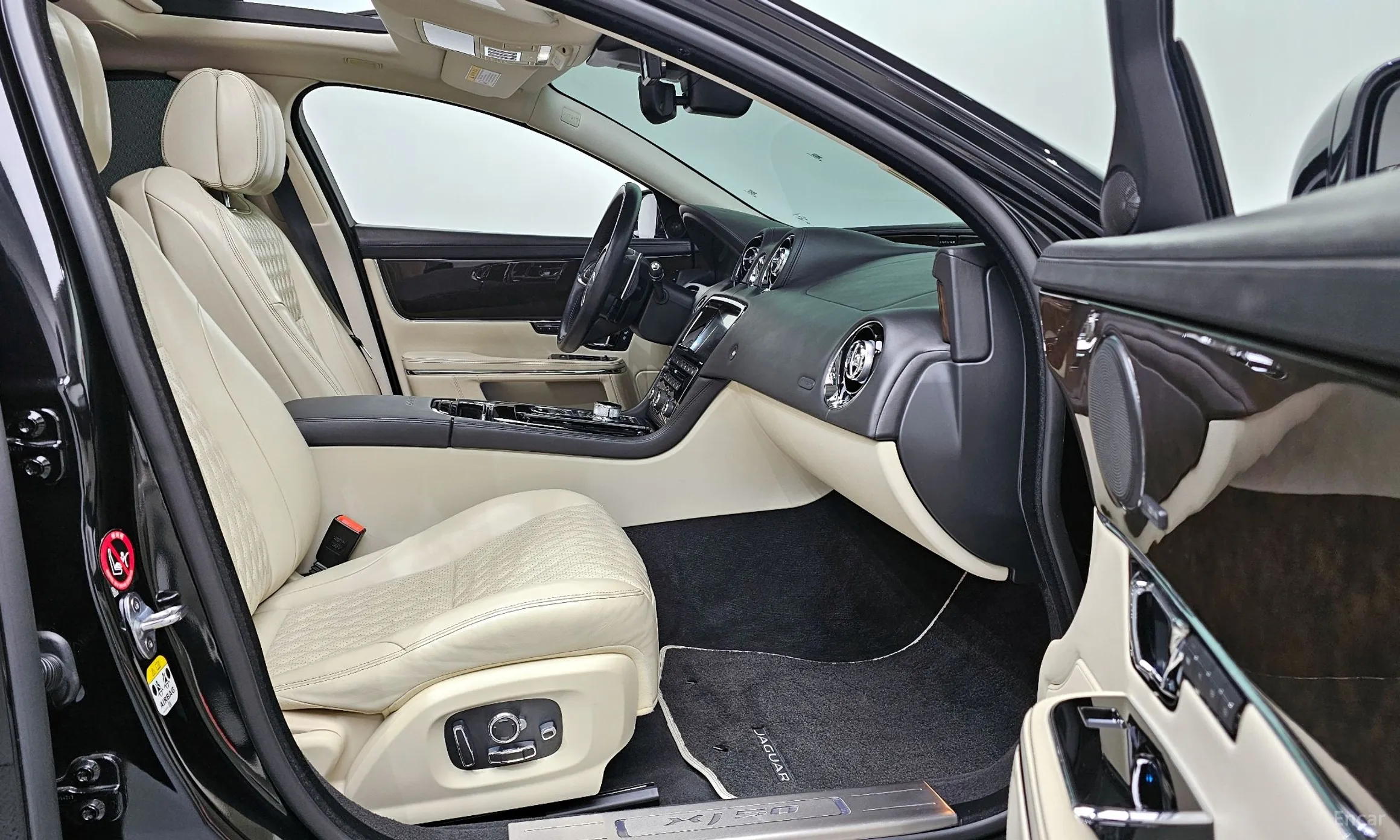 Jaguar All New XJ превью 10