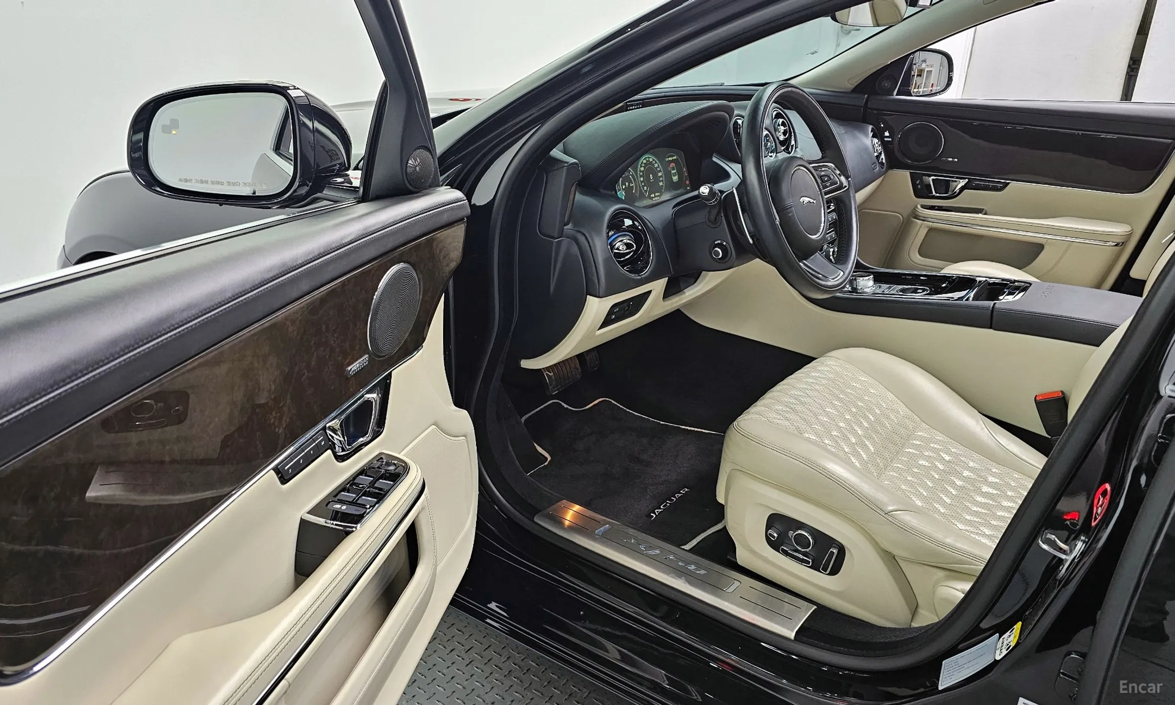 Jaguar All New XJ превью 11