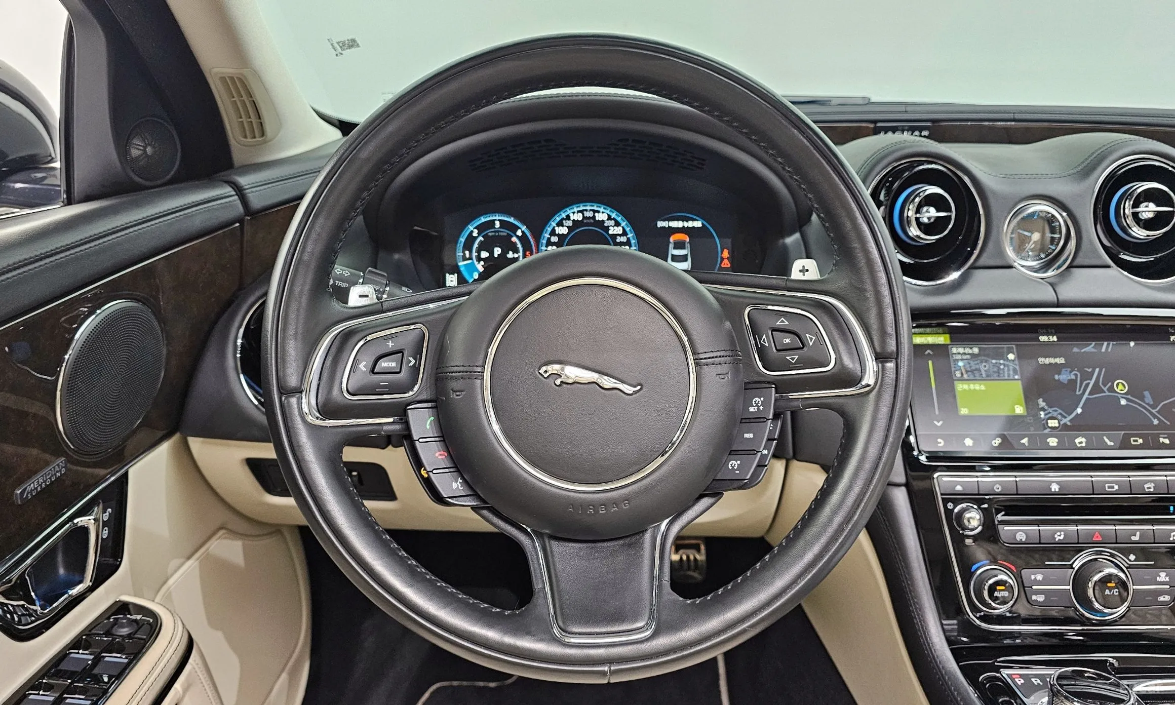 Jaguar All New XJ превью 13
