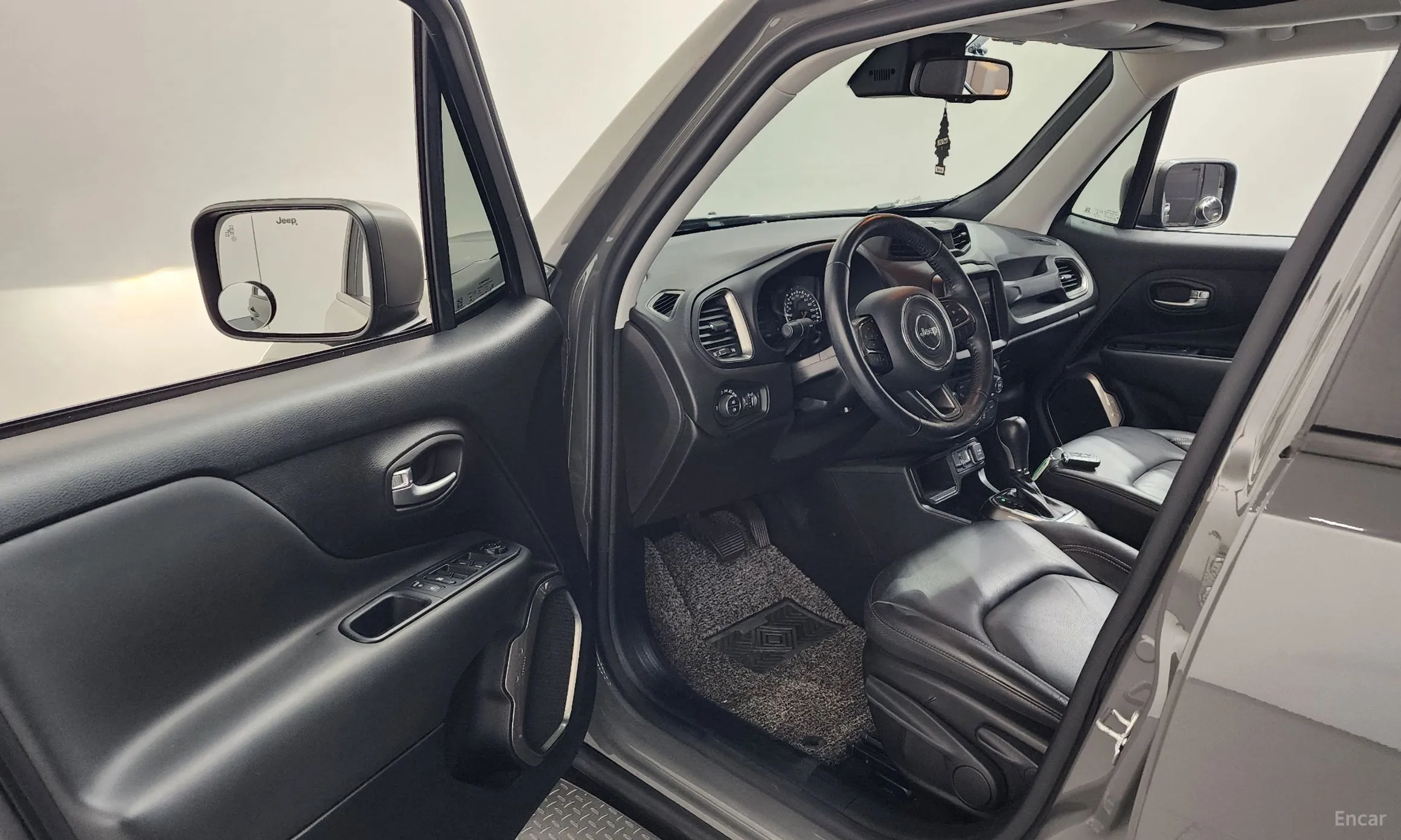 Jeep Renegade превью 10