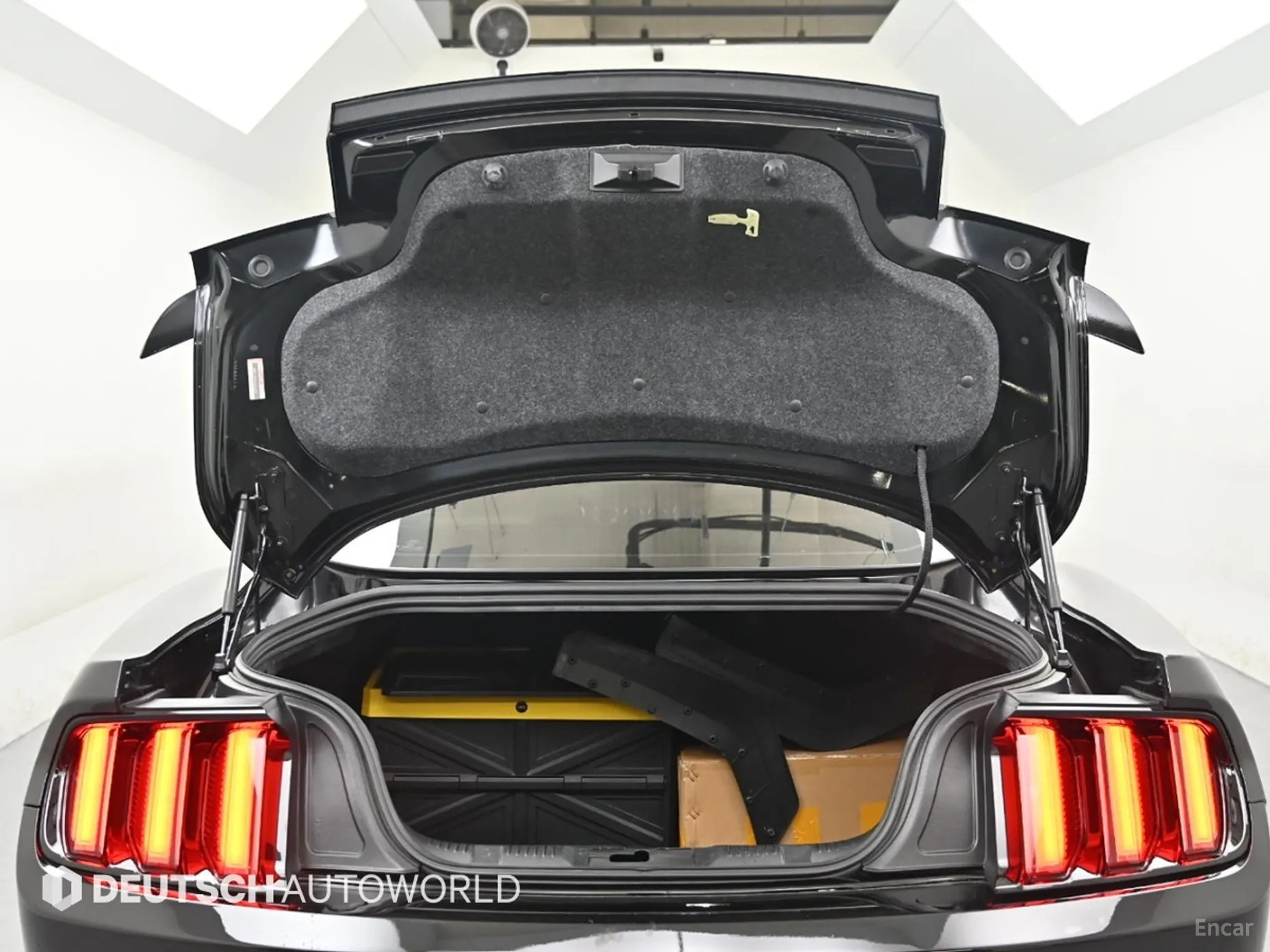 Ford Mustang превью 19
