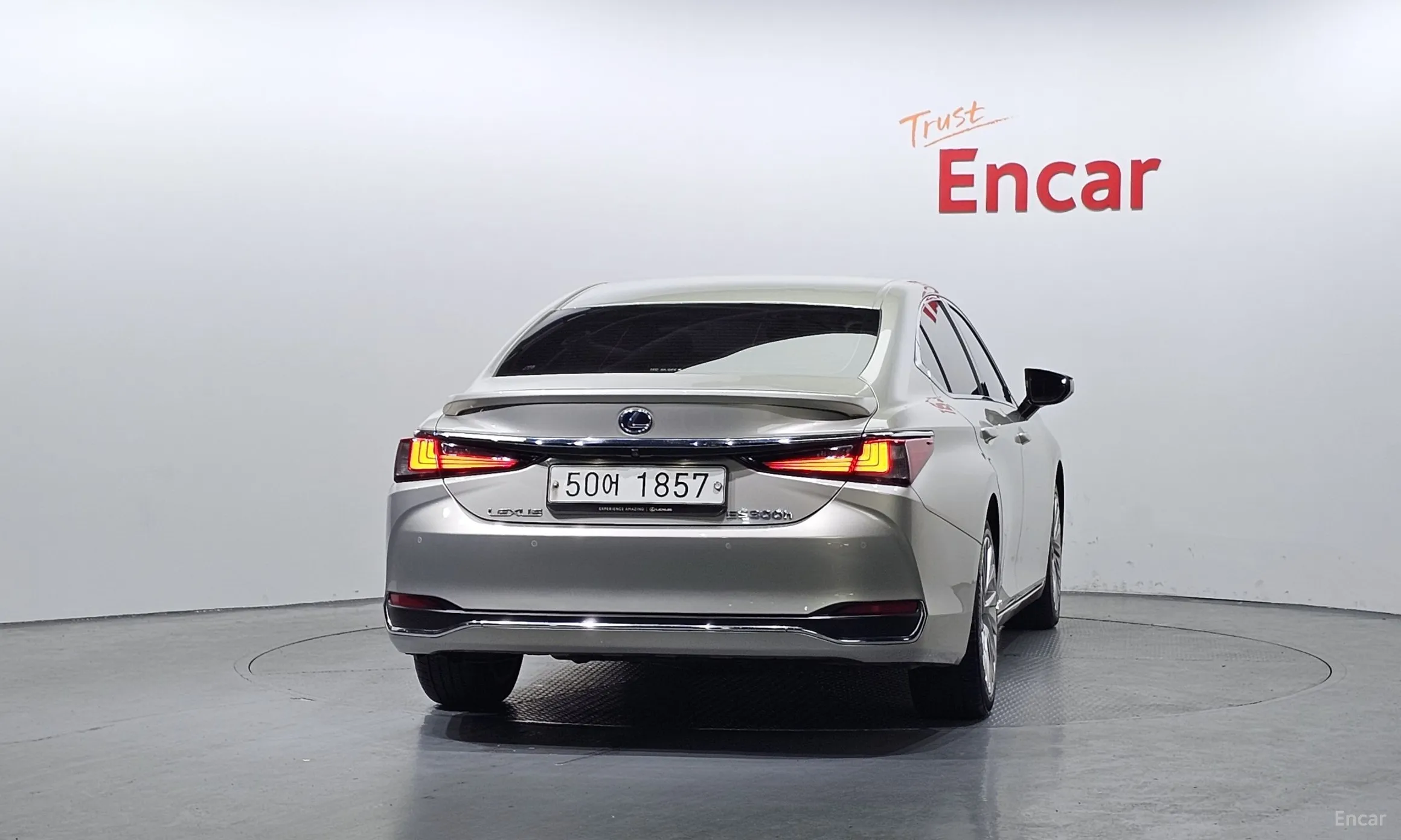 Lexus ES300h 7th Generation превью 4