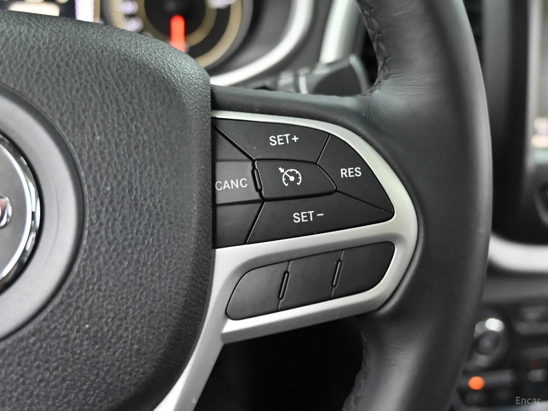 Jeep Cherokee (KL) превью 16