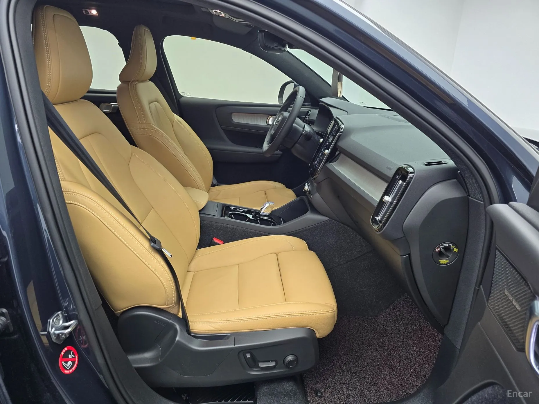 Volvo XC40 превью 10