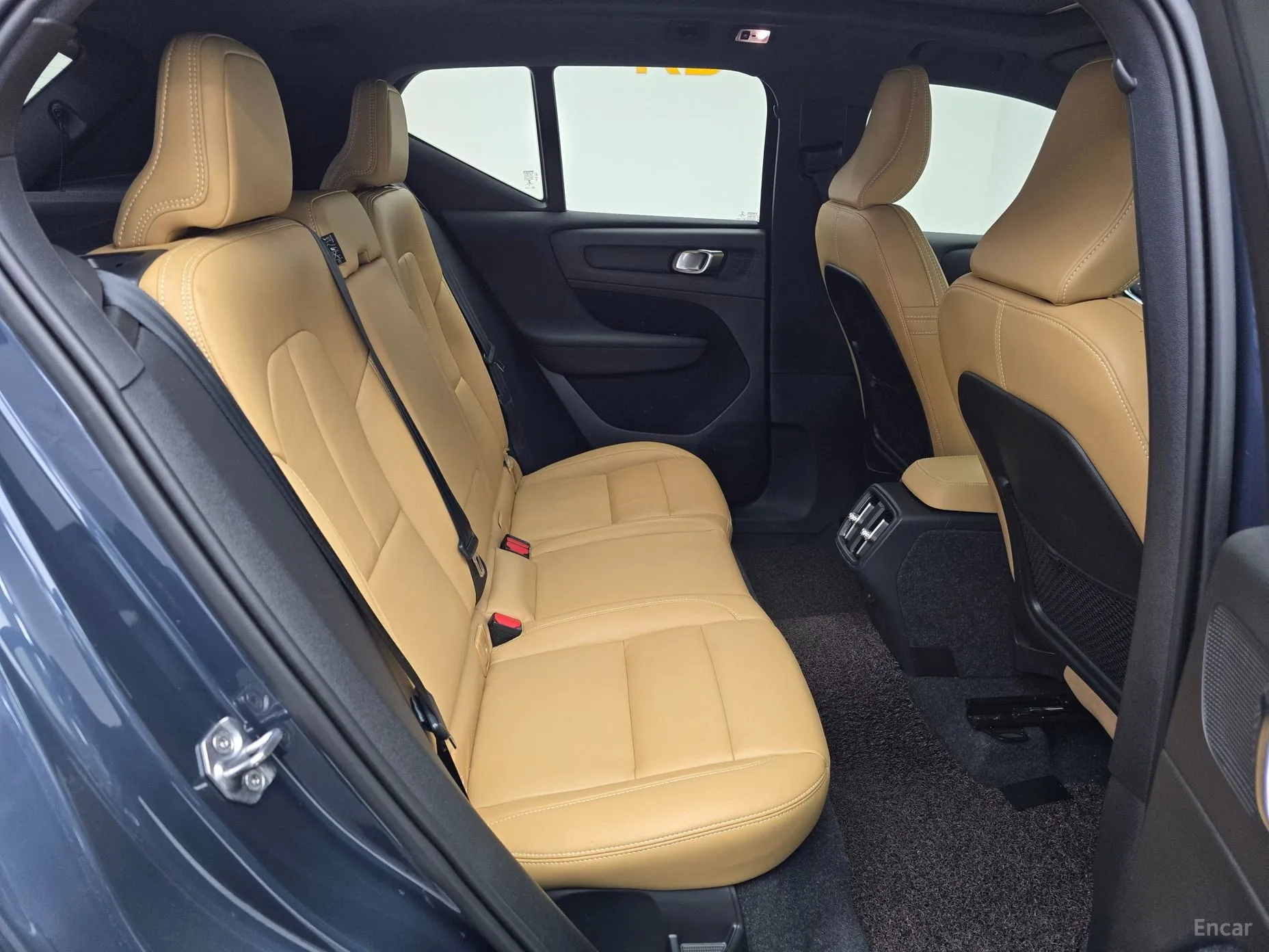 Volvo XC40 превью 11