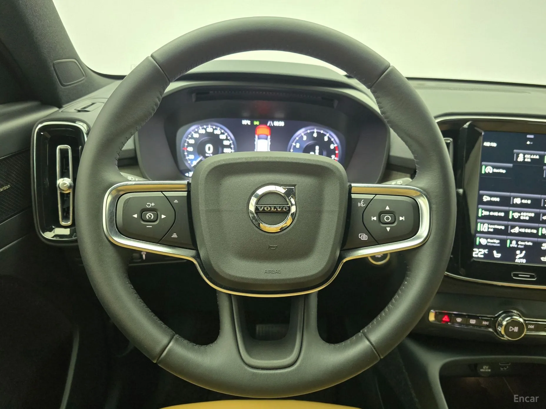 Volvo XC40 превью 12