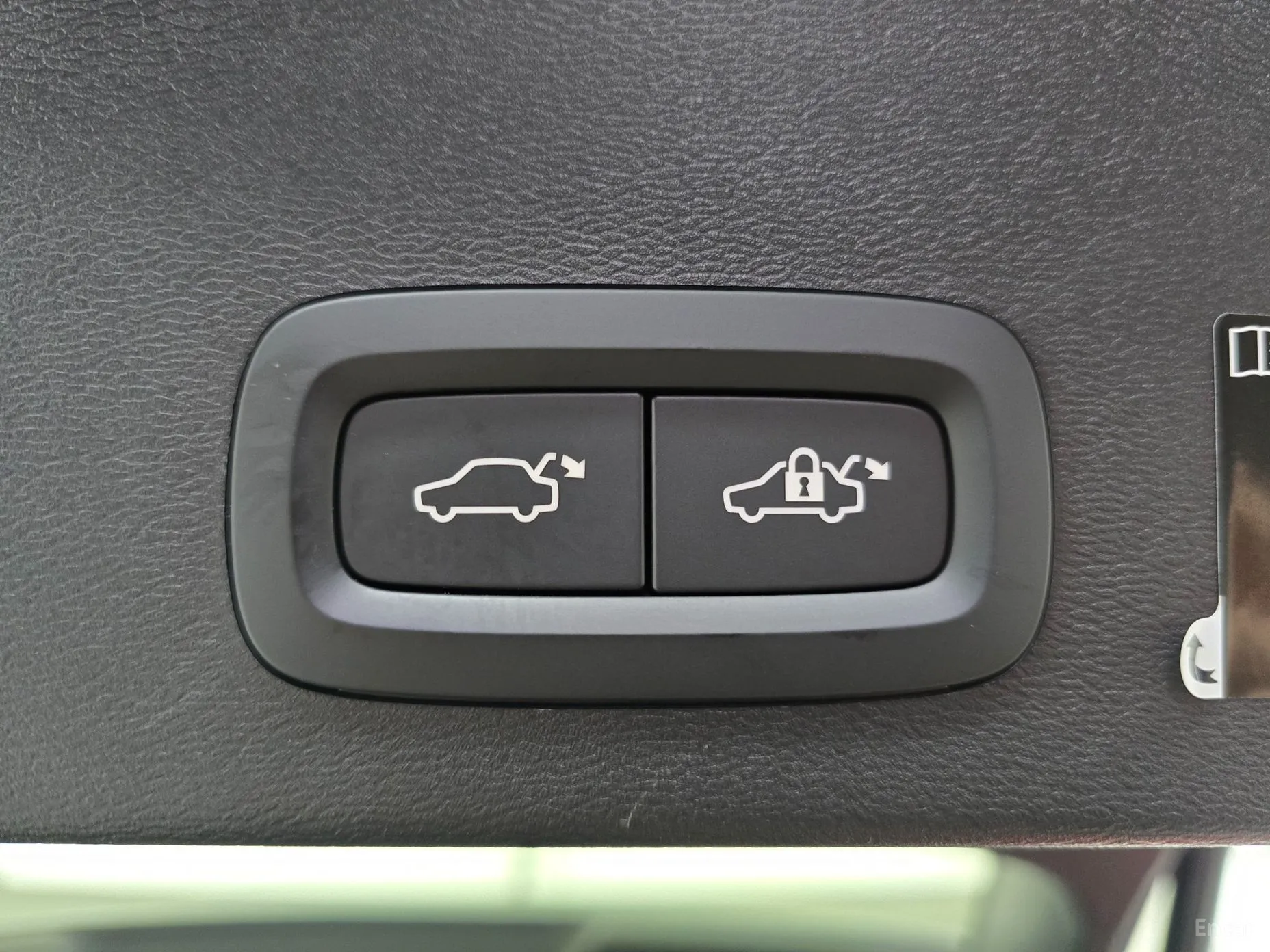 Volvo XC40 превью 19