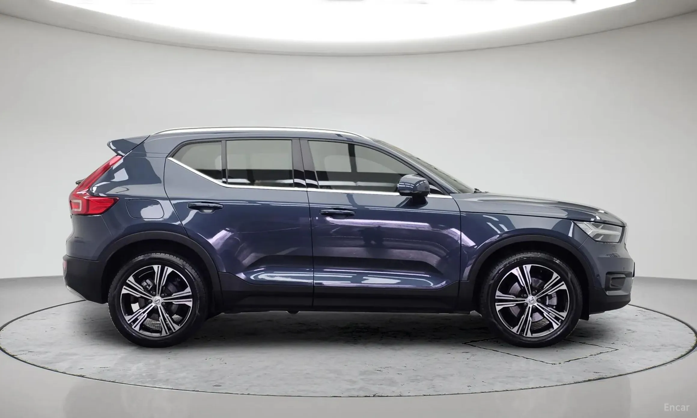 Volvo XC40 превью 3