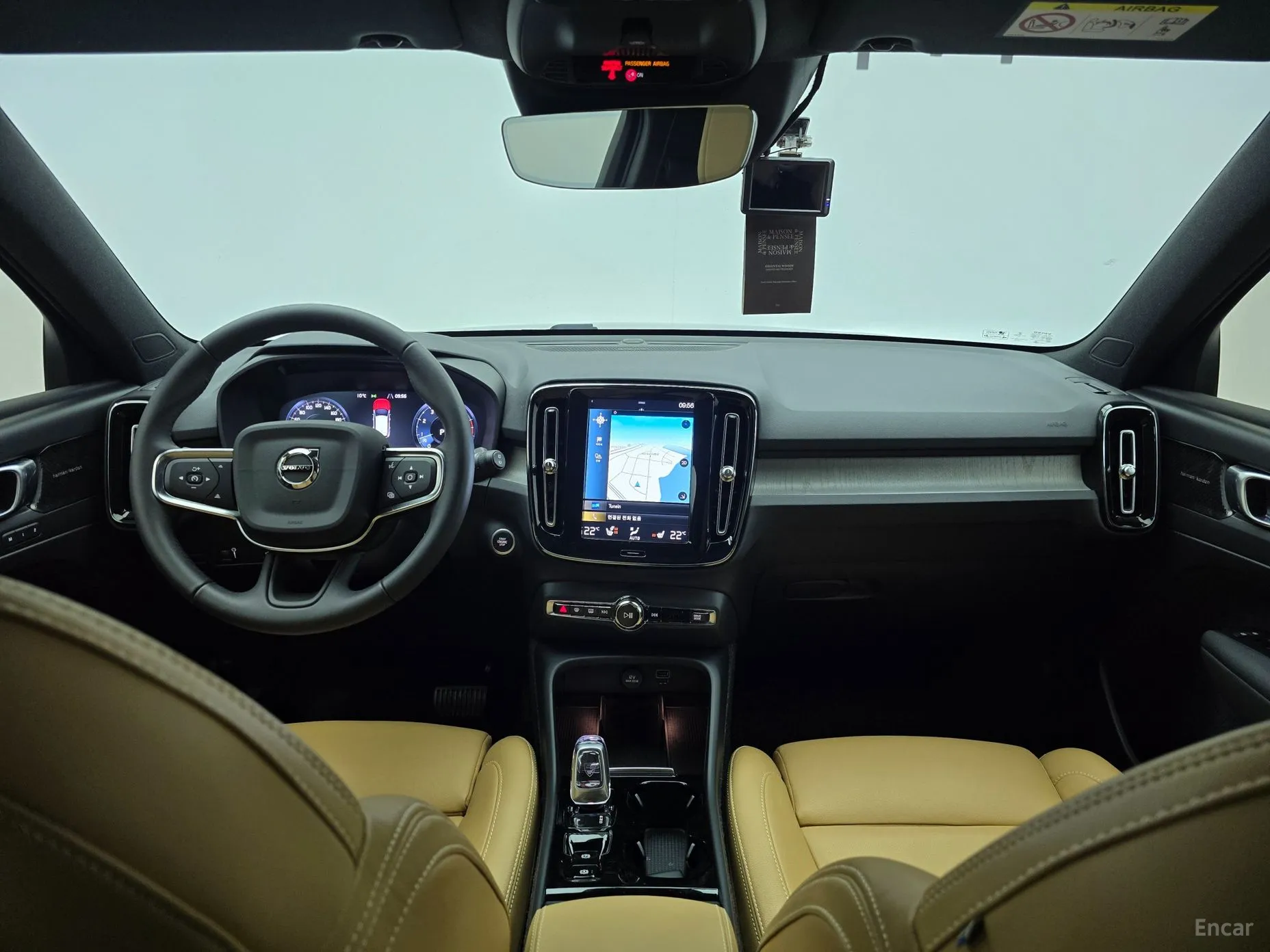 Volvo XC40 превью 7