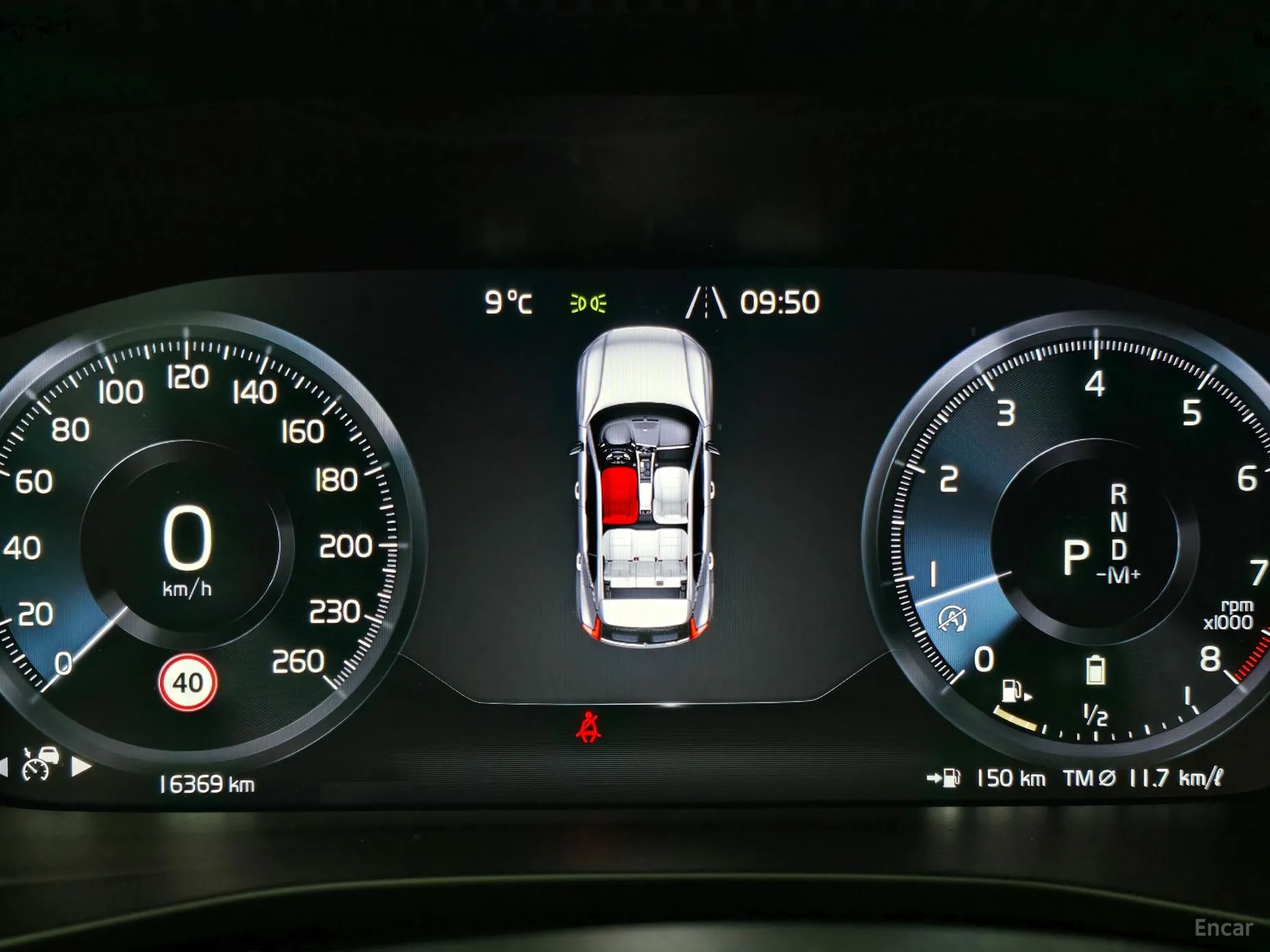 Volvo XC40 превью 8