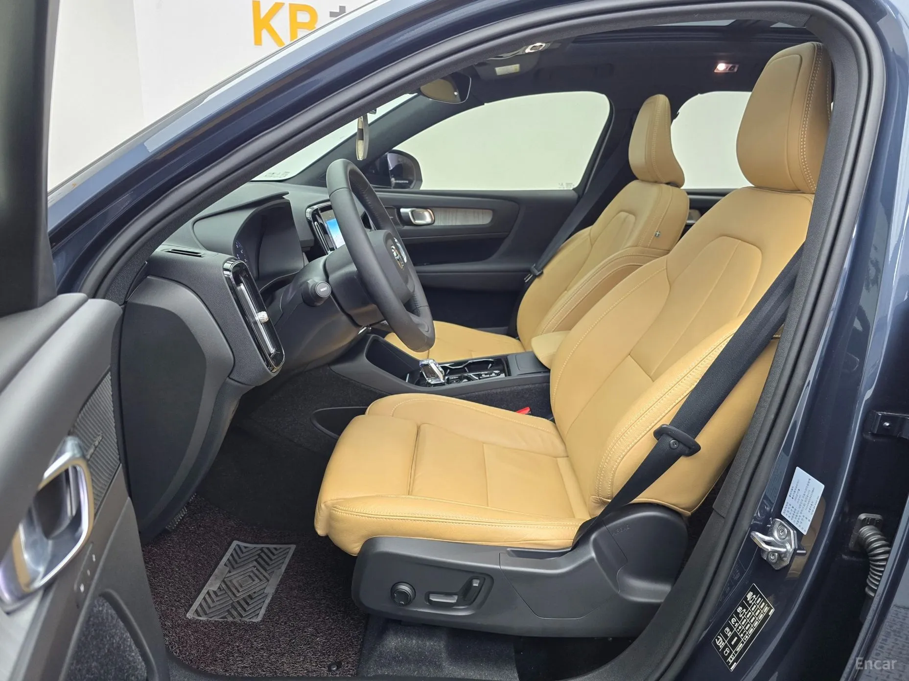 Volvo XC40 превью 9
