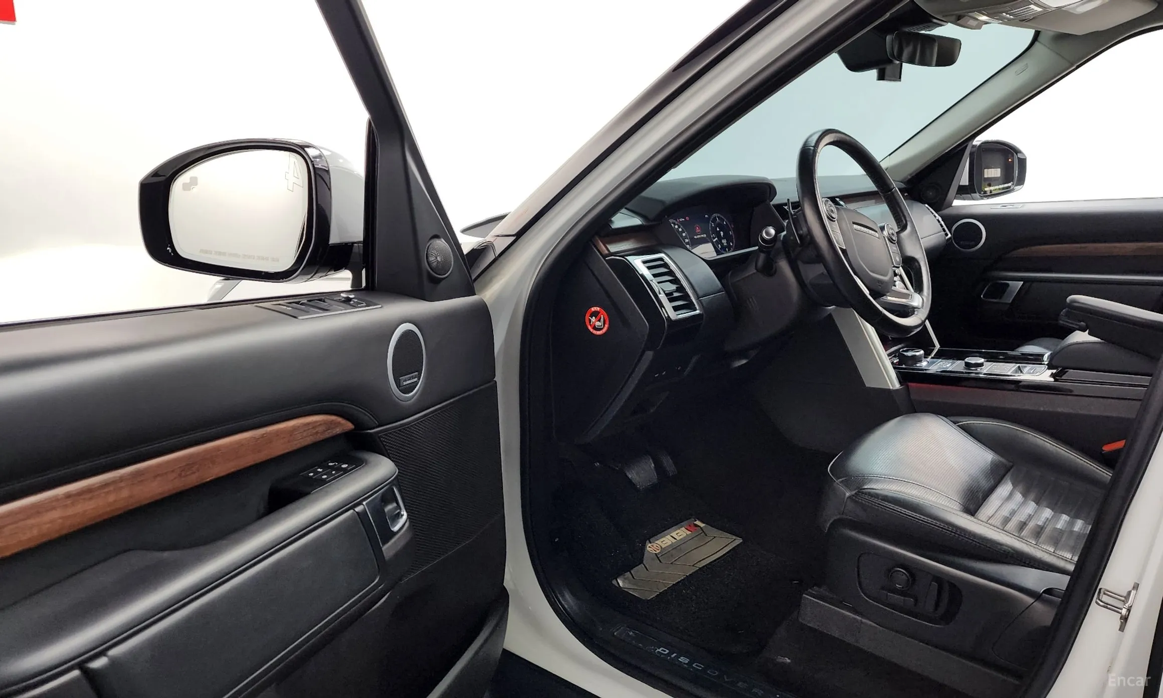Land Rover Discovery 5 превью 10