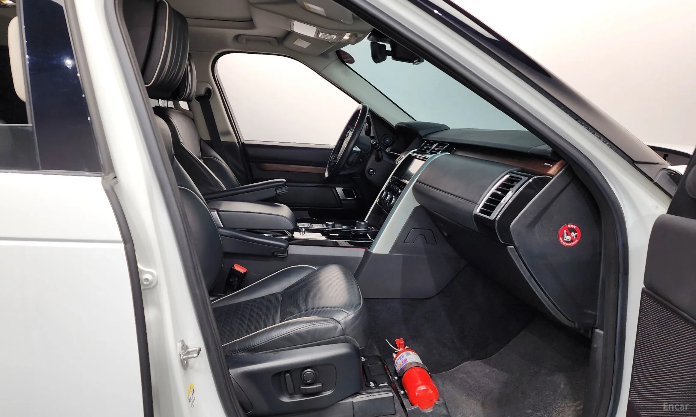 Land Rover Discovery 5 превью 11
