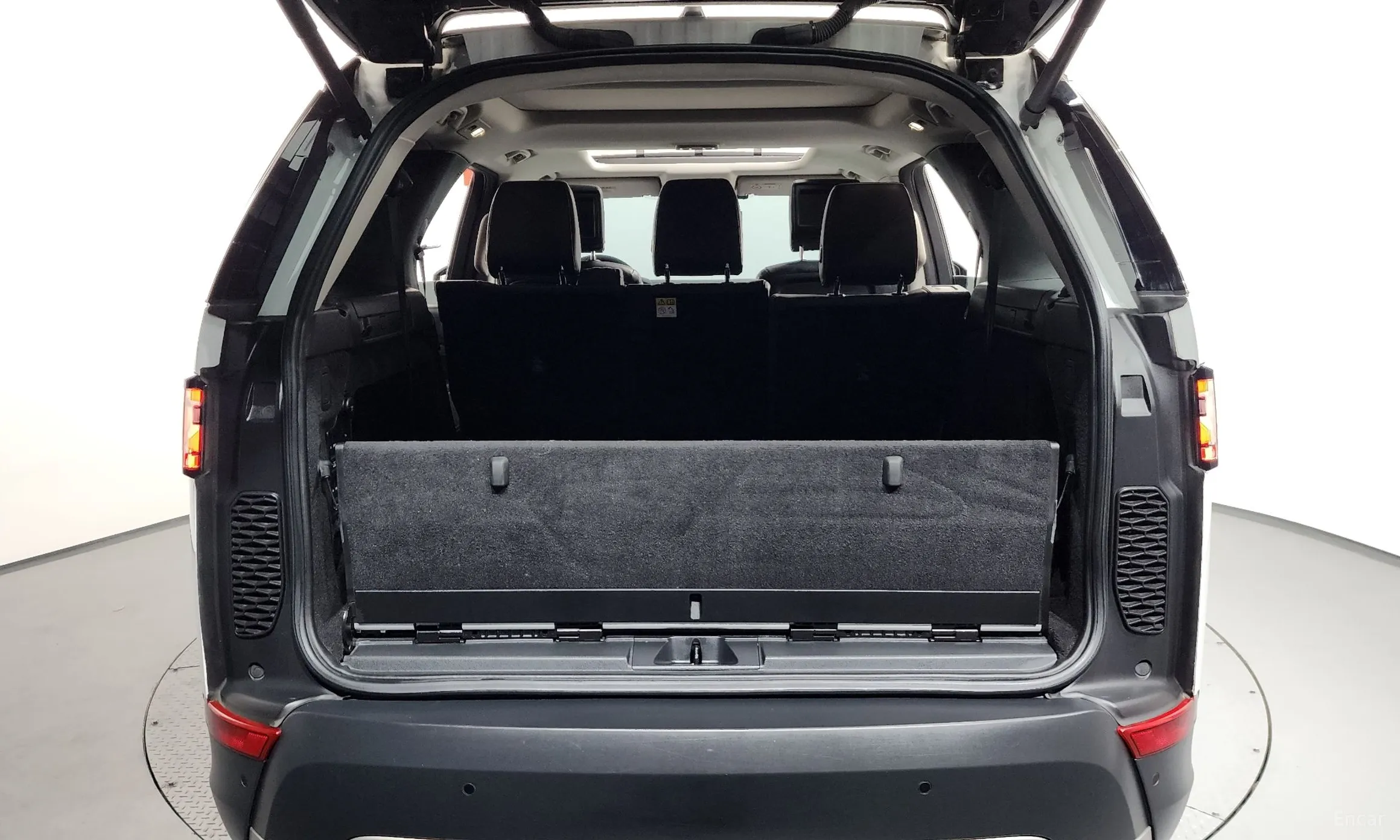 Land Rover Discovery 5 превью 20