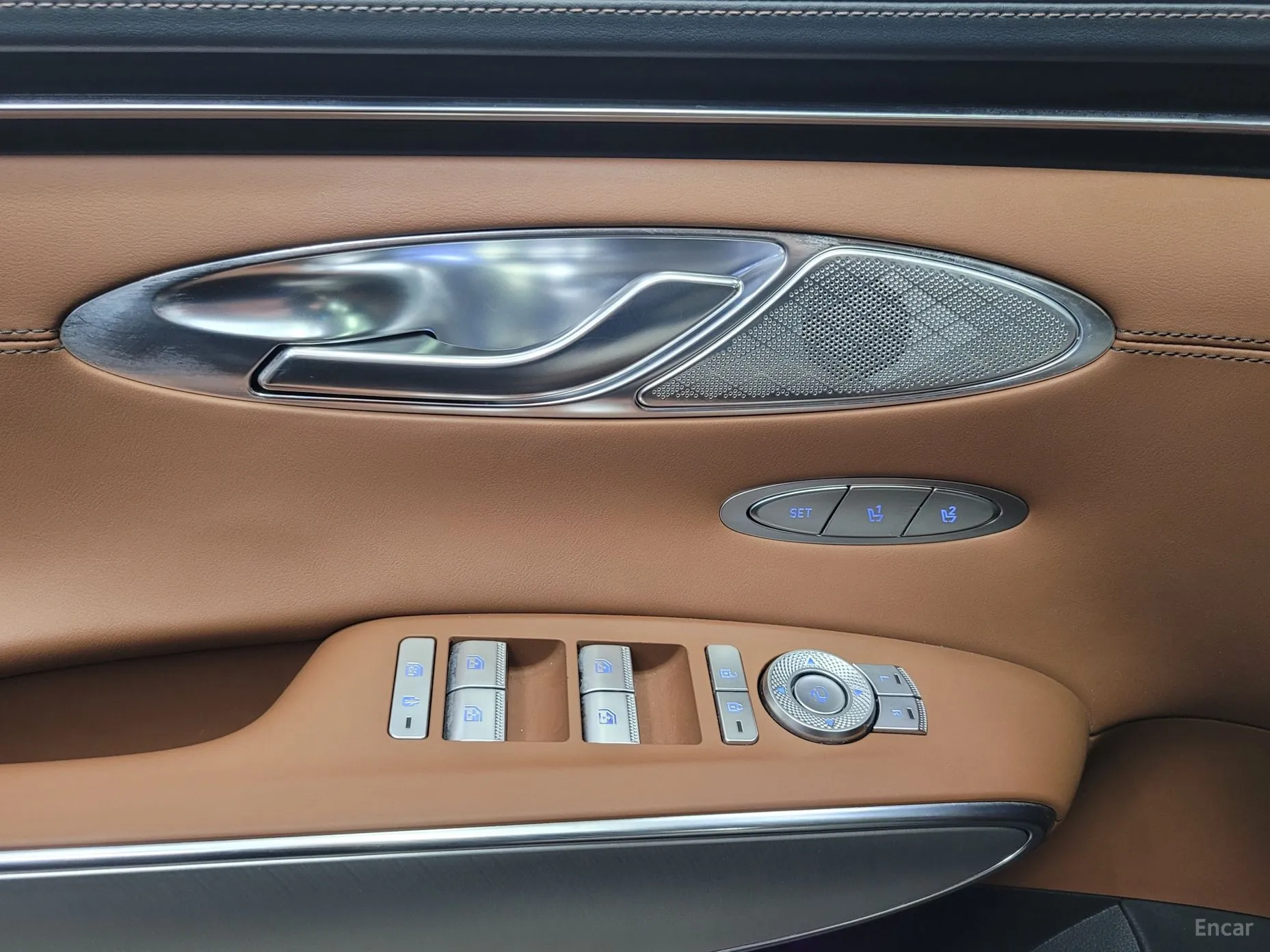Genesis GV70 превью 11