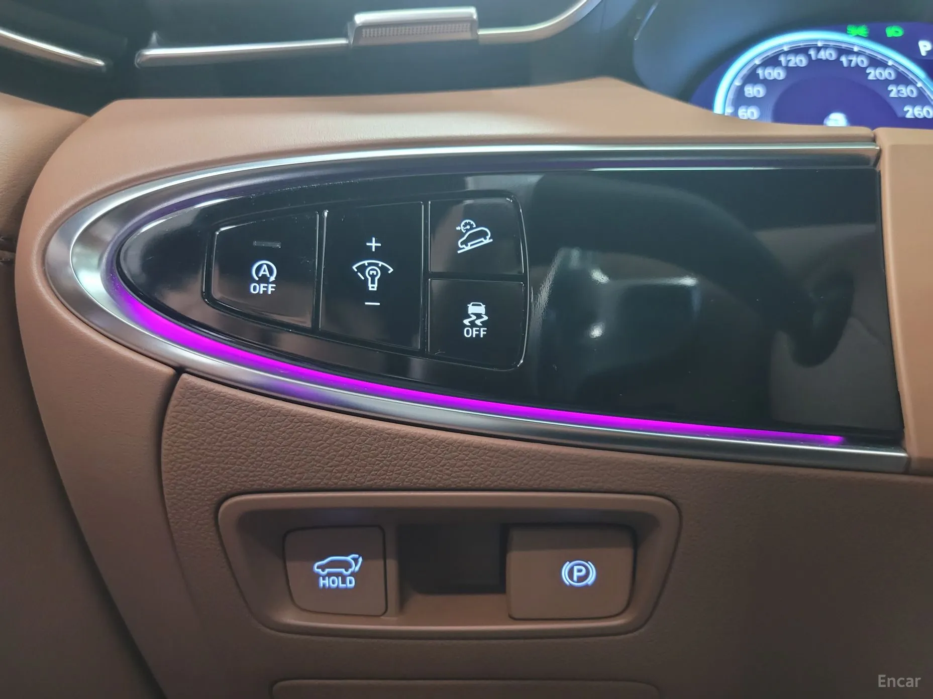 Genesis GV70 превью 12