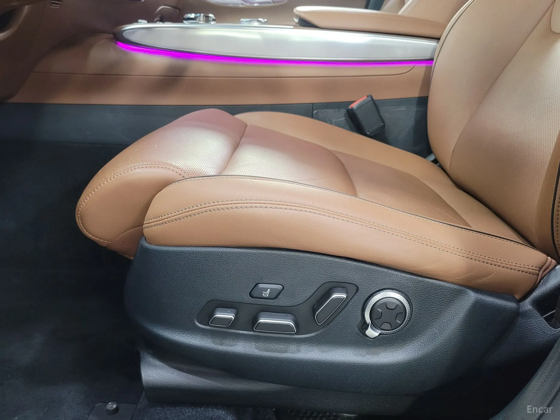 Genesis GV70 превью 15