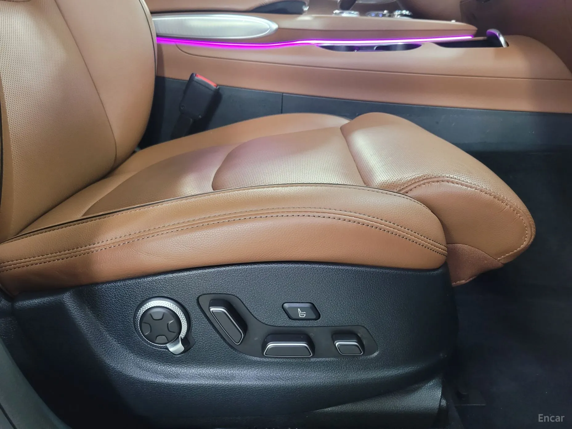 Genesis GV70 превью 16