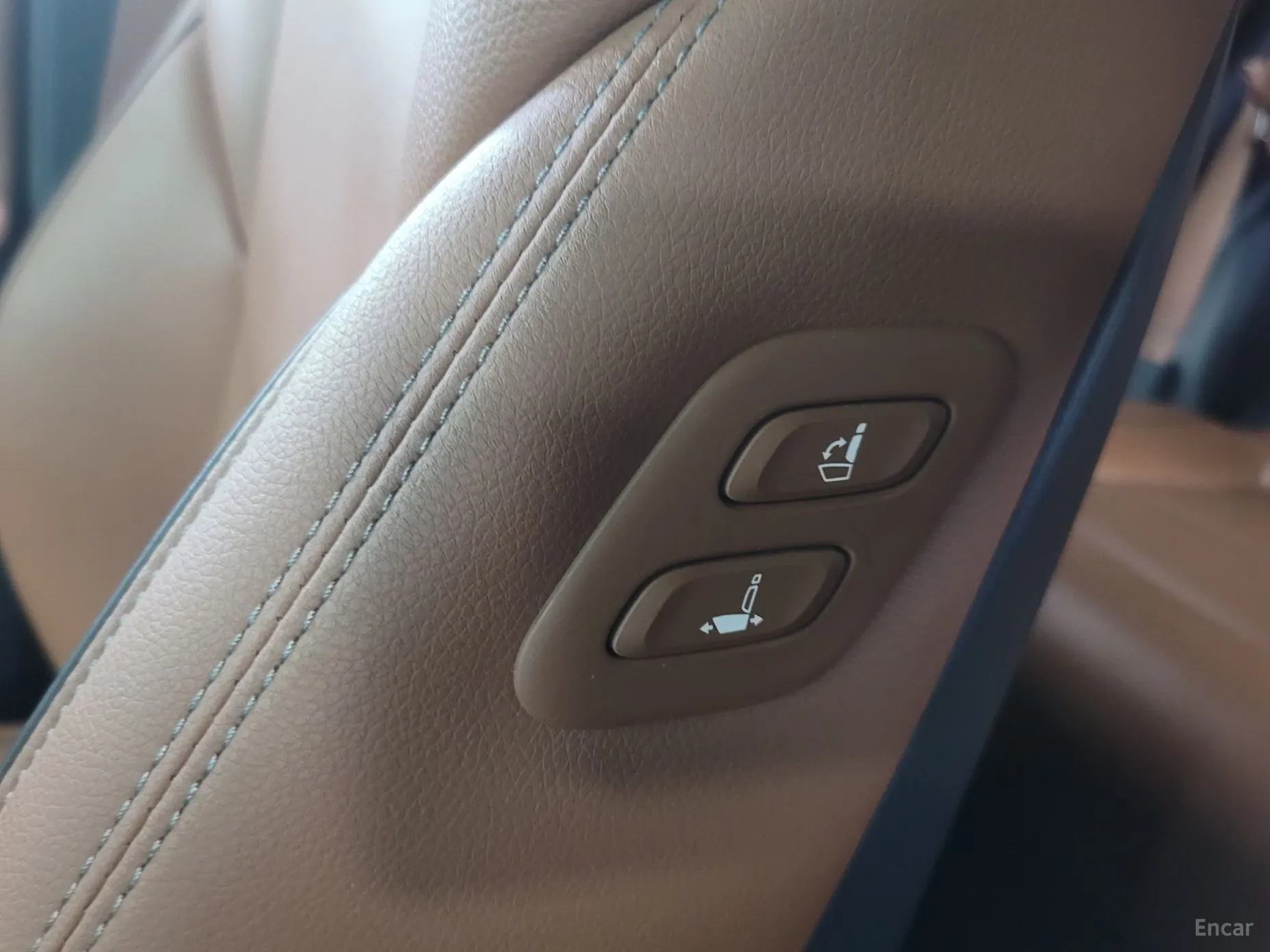 Genesis GV70 превью 17