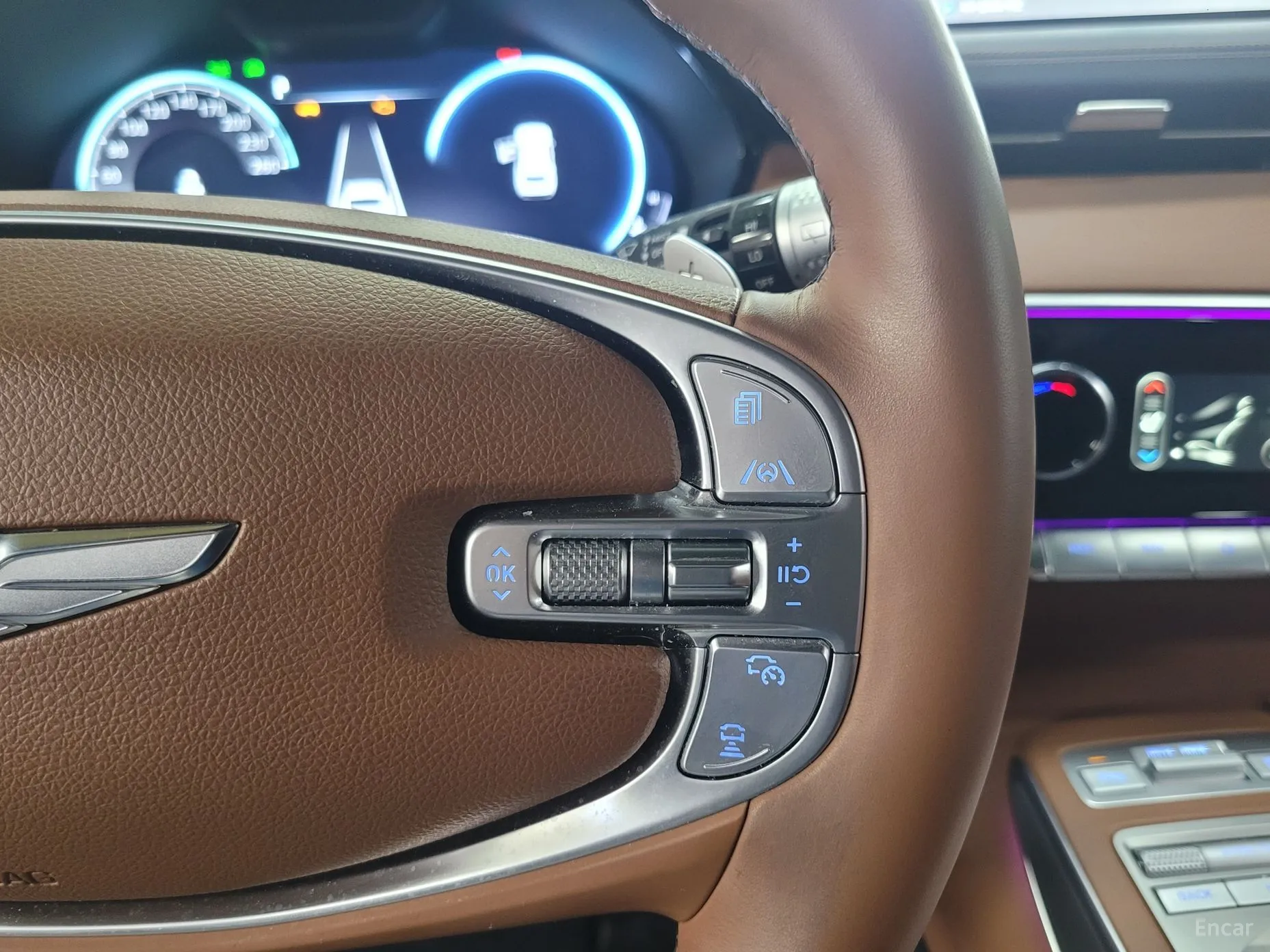 Genesis GV70 превью 6