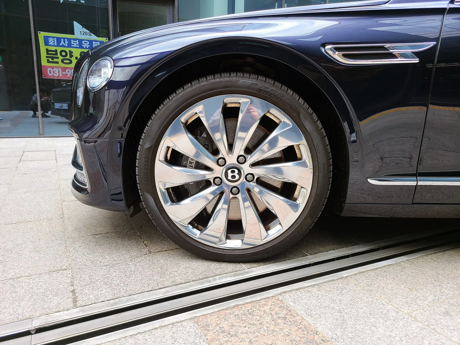 Bentley Flying Spur 3rd Generation превью 20